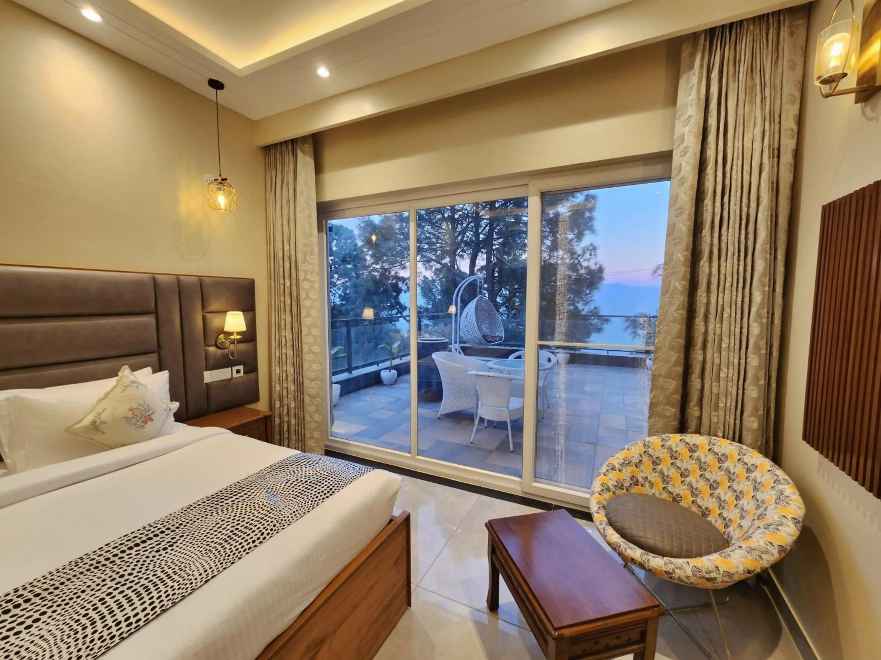 Bedroom, Bed in The Hamilton Kasauli