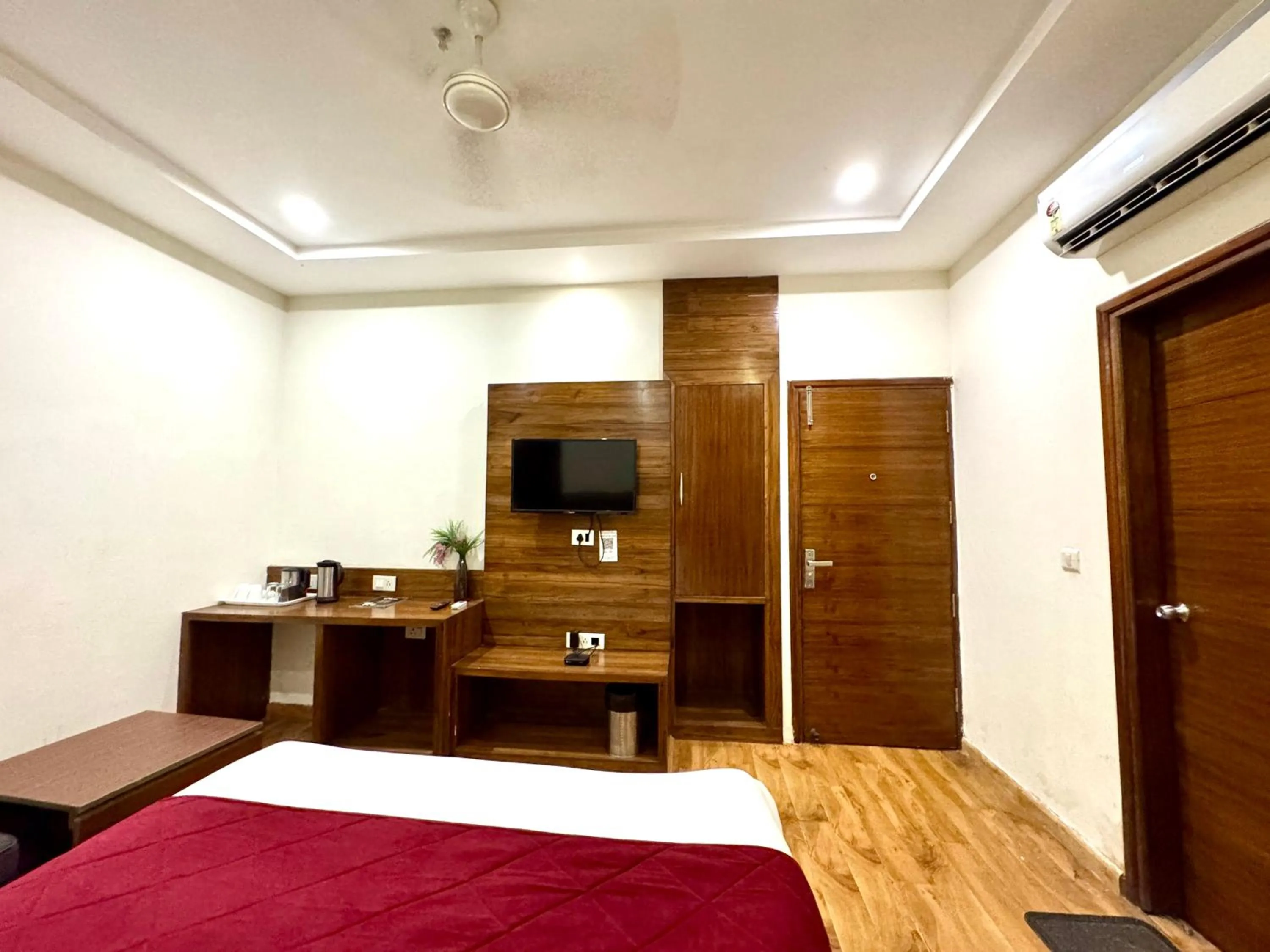 Bedroom, Bed in Hotel Bahl Regency