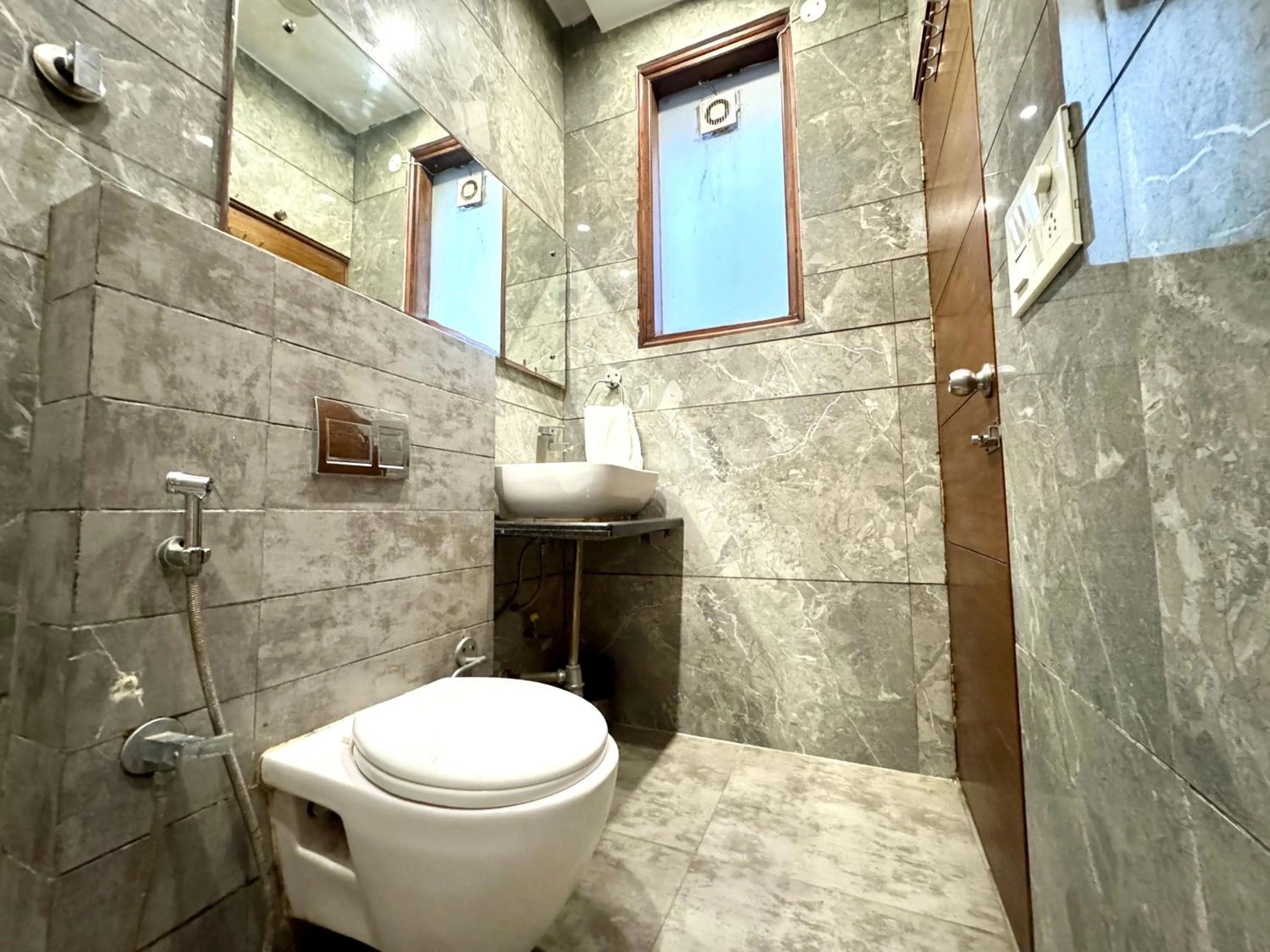 Toilet in Hotel Bahl Regency