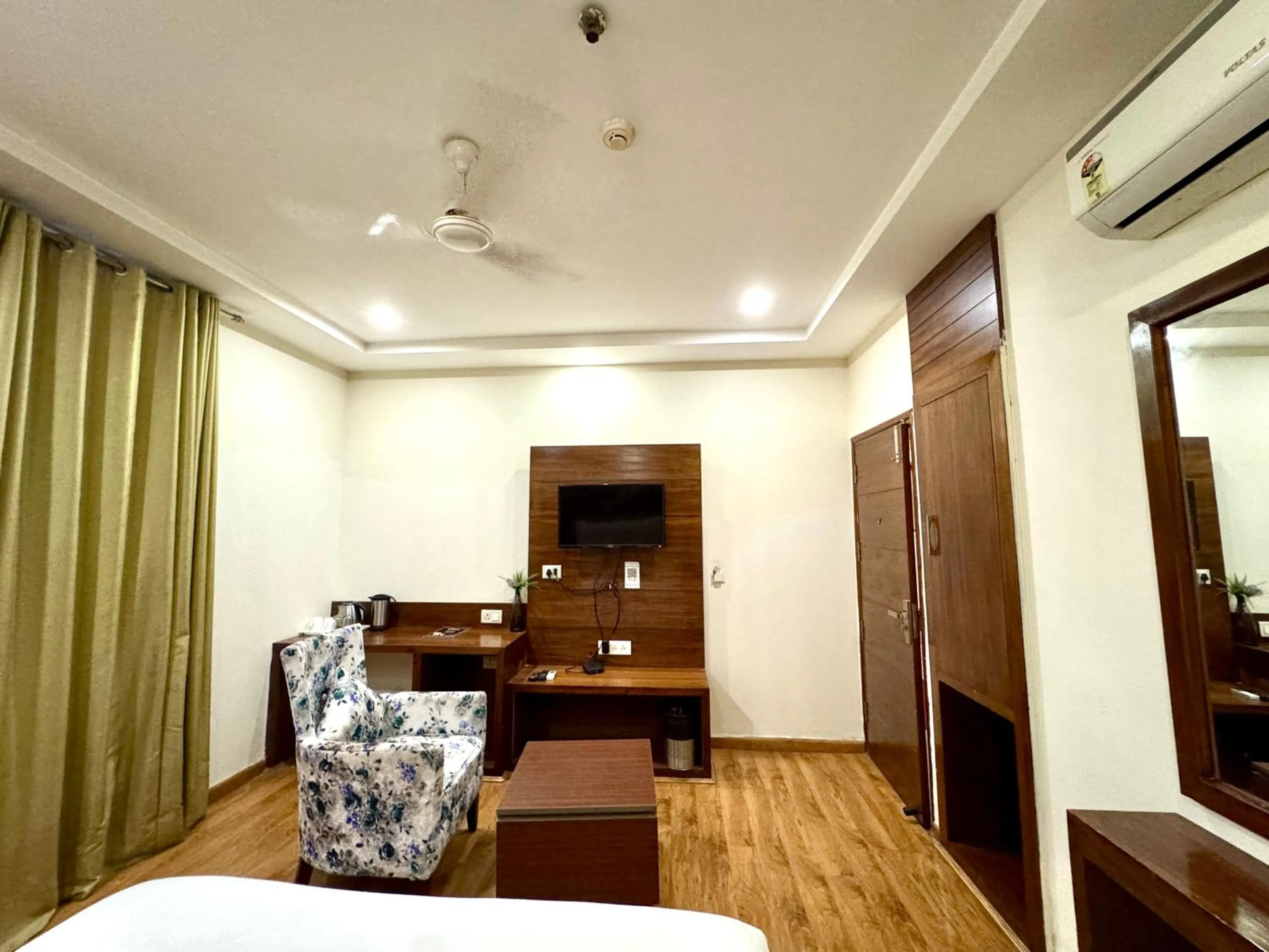 Bedroom, Bed in Hotel Bahl Regency