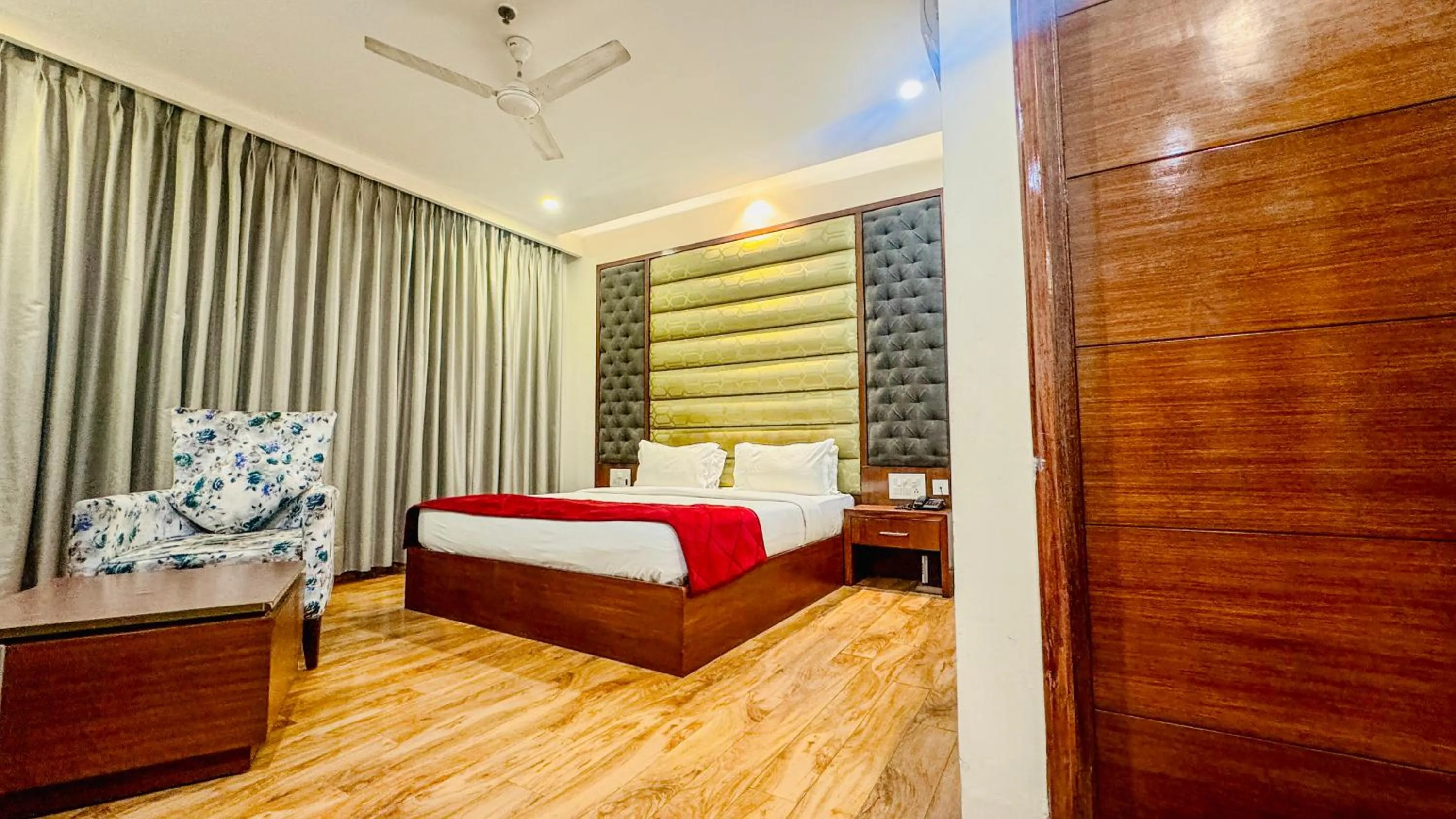 Bedroom, Bed in Hotel Bahl Regency