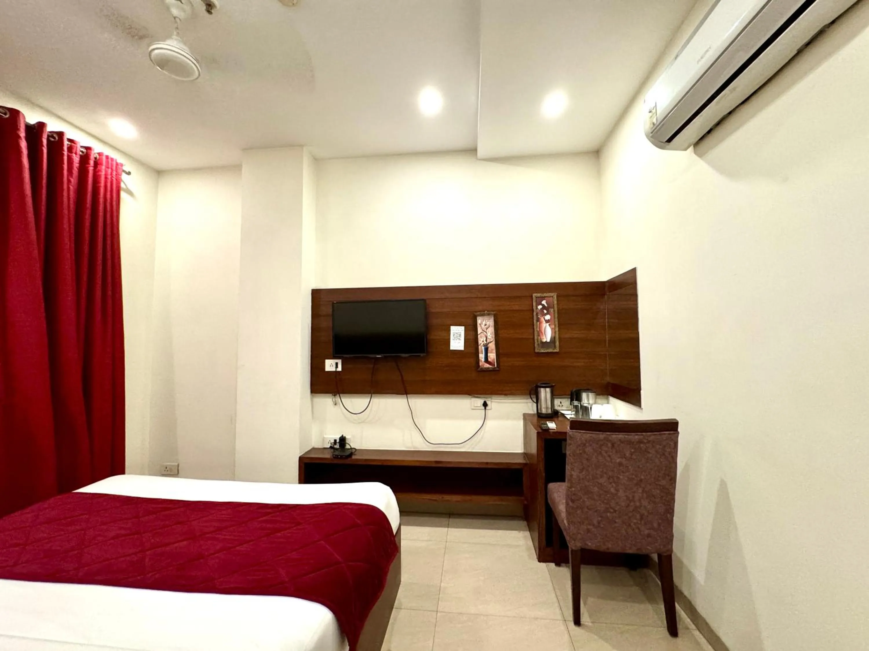 Photo of the whole room, Bed in Hotel Bahl Regency