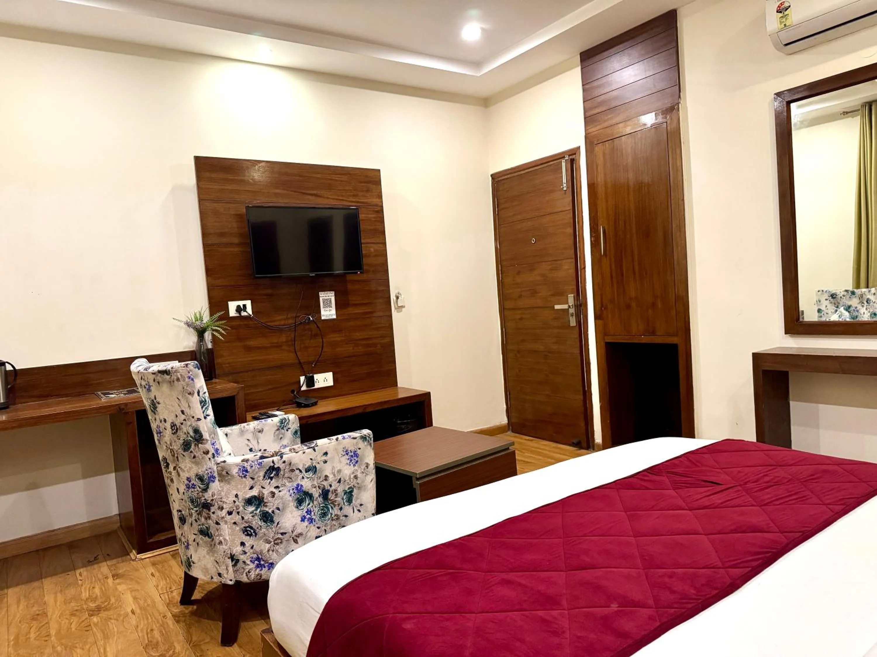 Bedroom, Bed in Hotel Bahl Regency