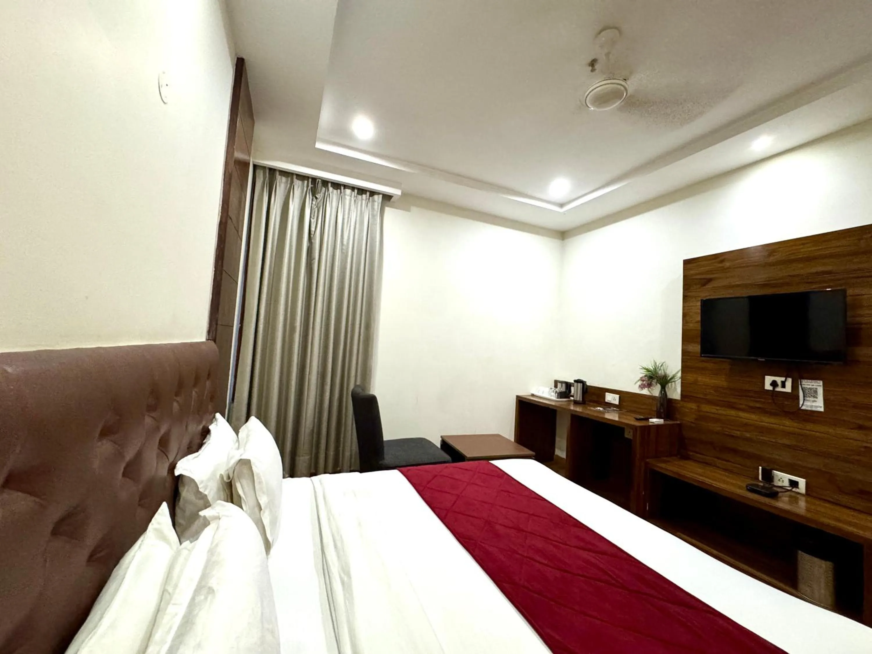 Bedroom, Bed in Hotel Bahl Regency