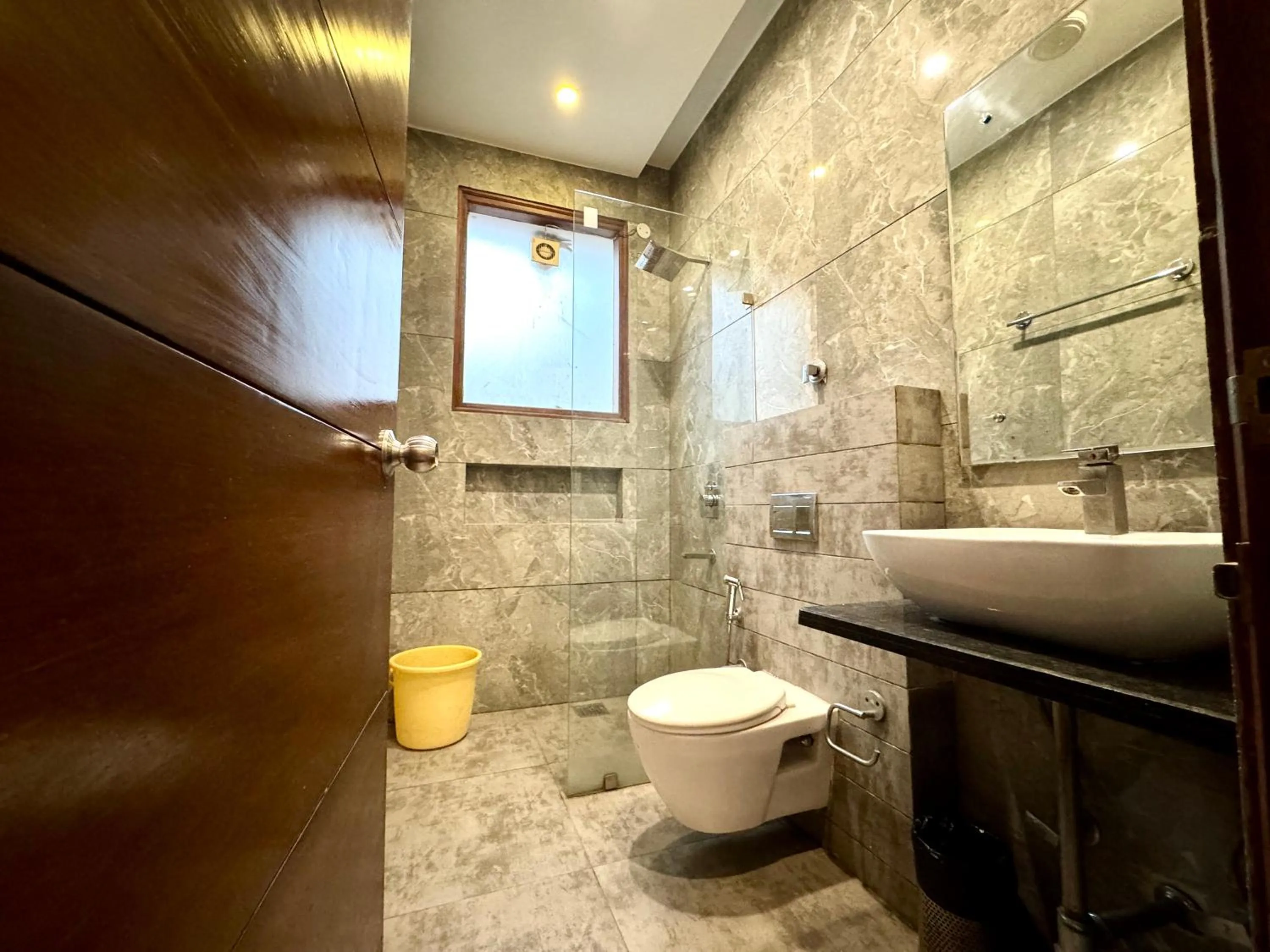 Toilet in Hotel Bahl Regency