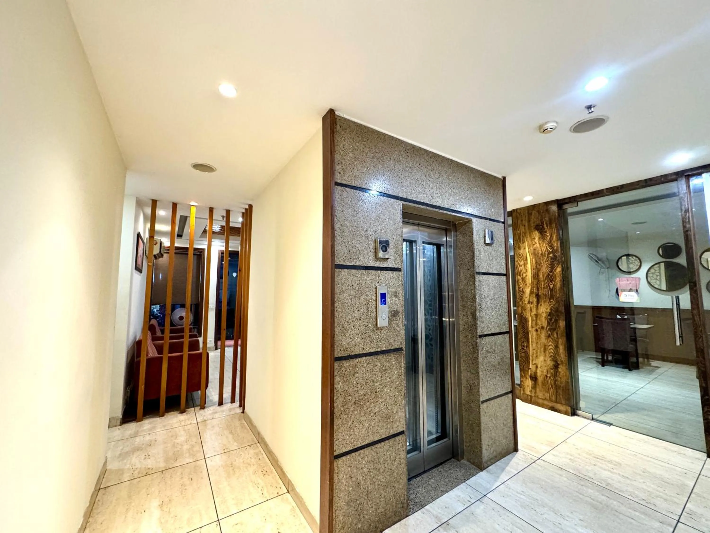 elevator in Hotel Bahl Regency