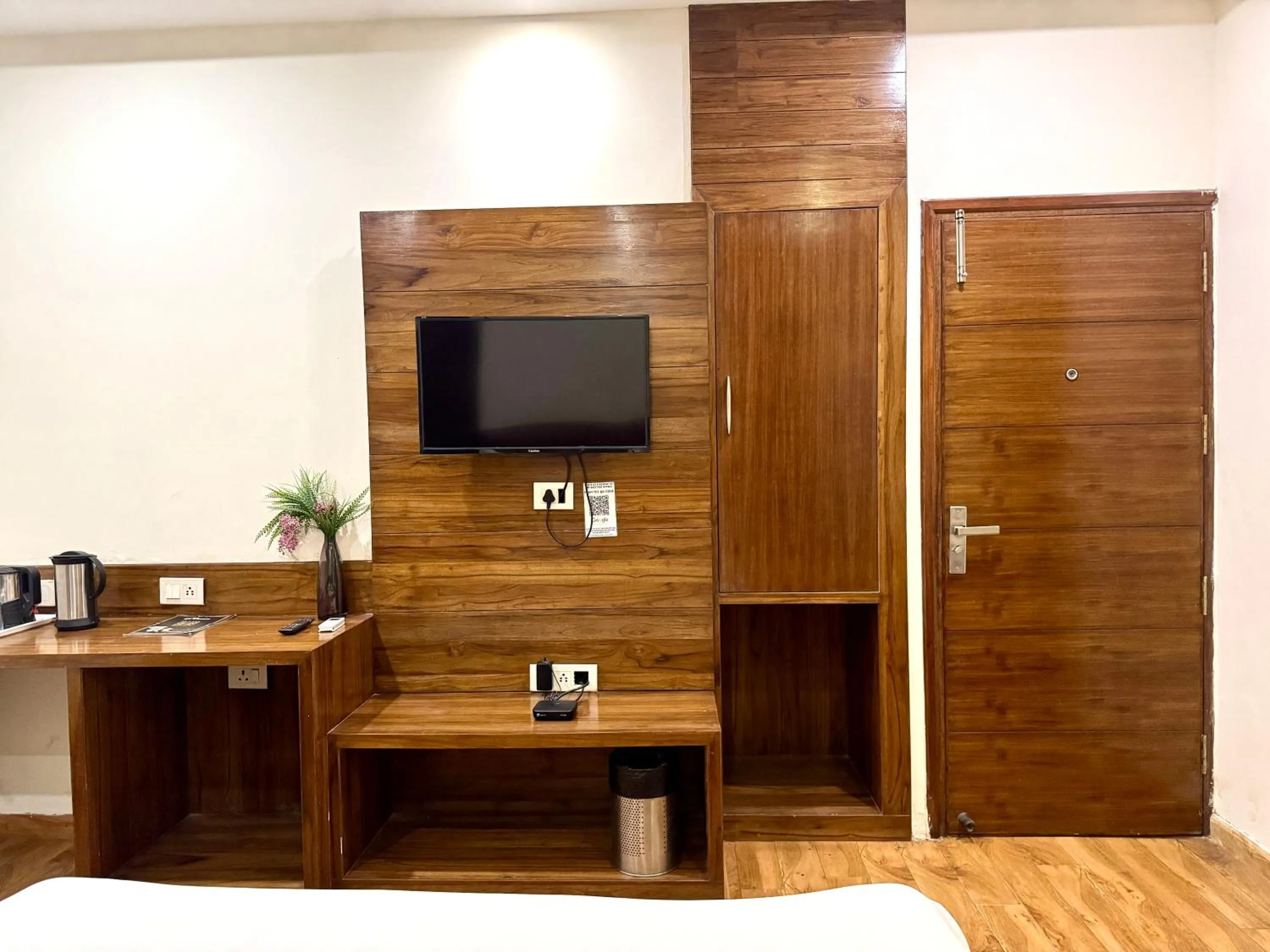 TV and multimedia in Hotel Bahl Regency