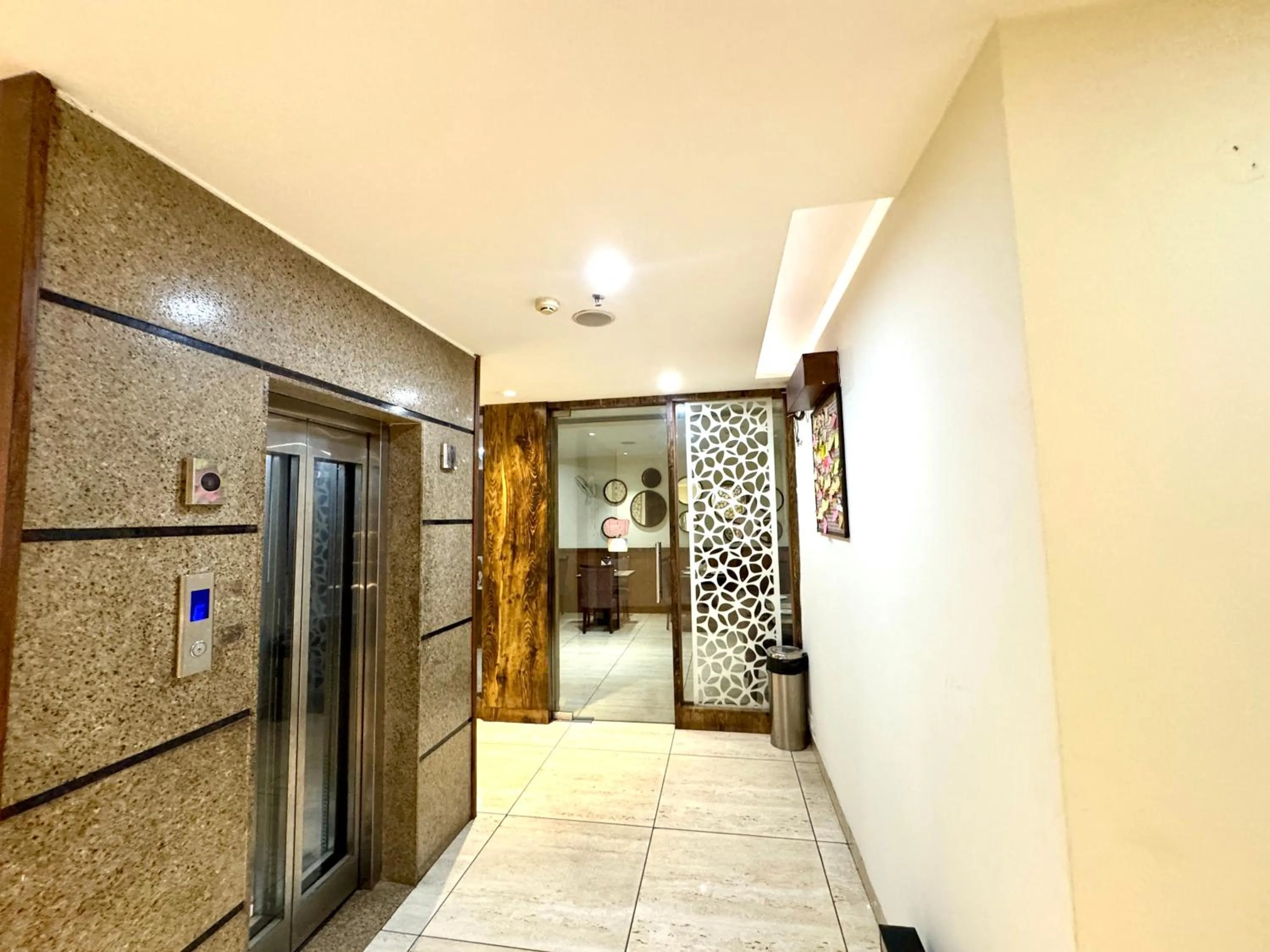 elevator in Hotel Bahl Regency