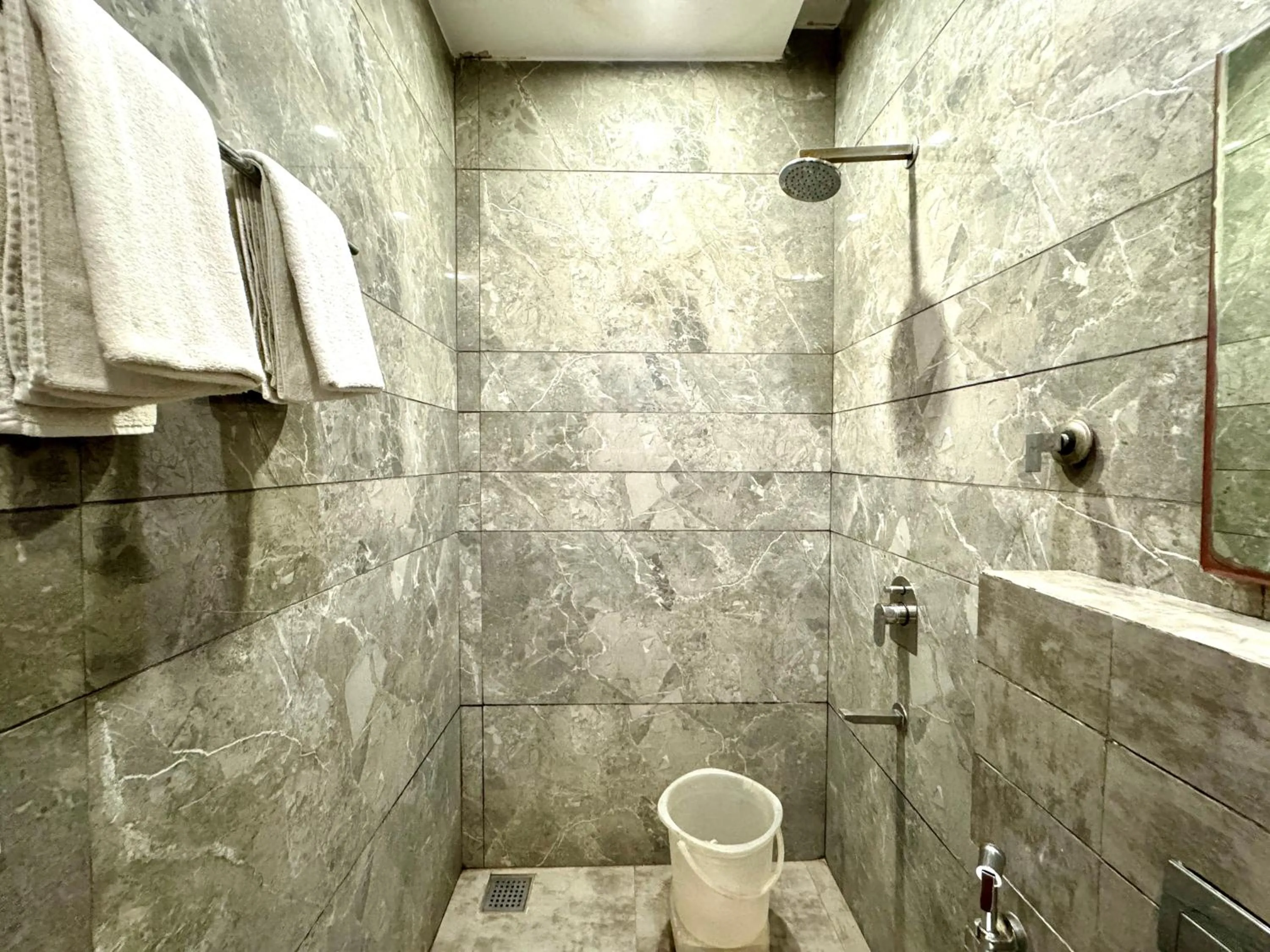 Bathroom in Hotel Bahl Regency