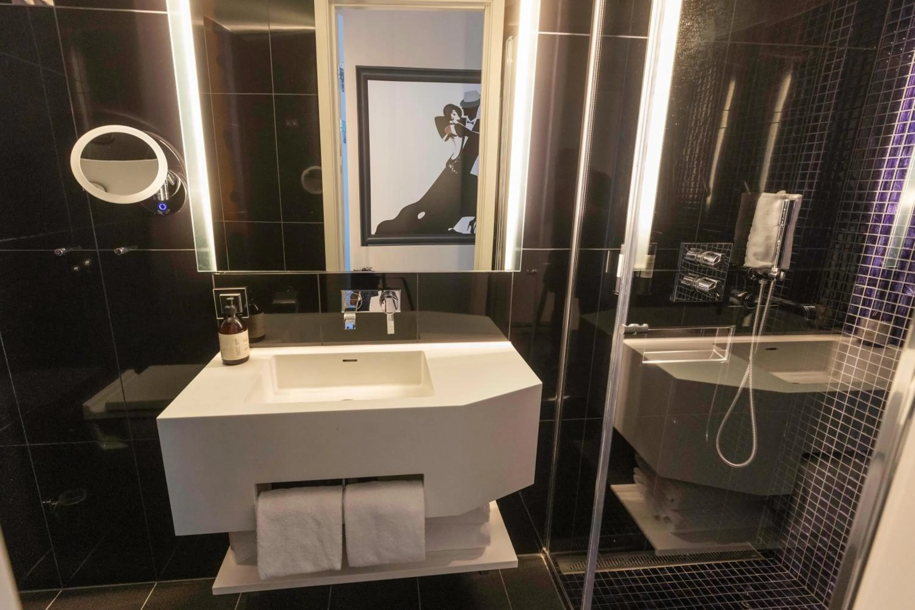 Shower in Hotel Oleana