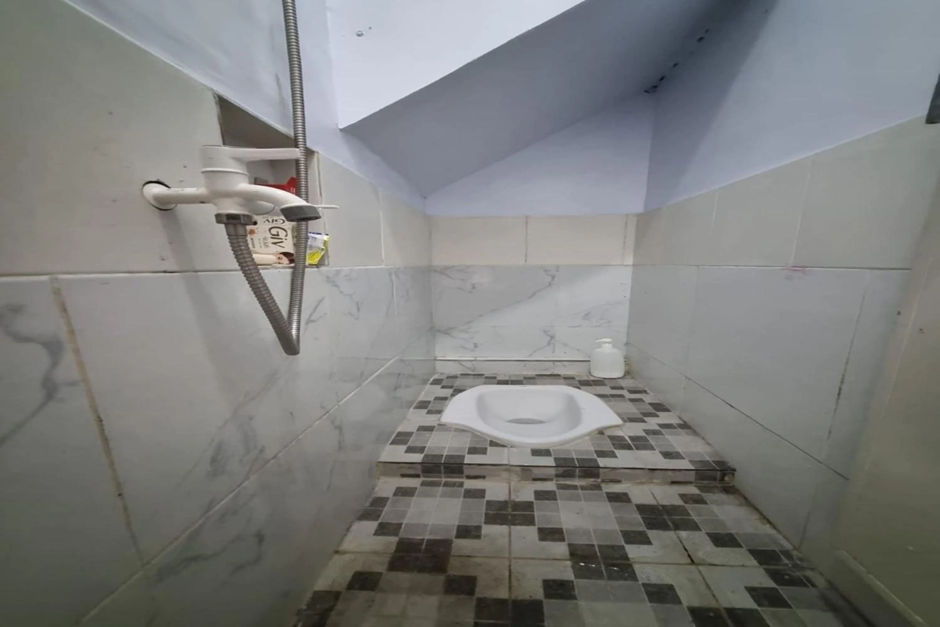 Toilet in Ardafa Inn & Villa