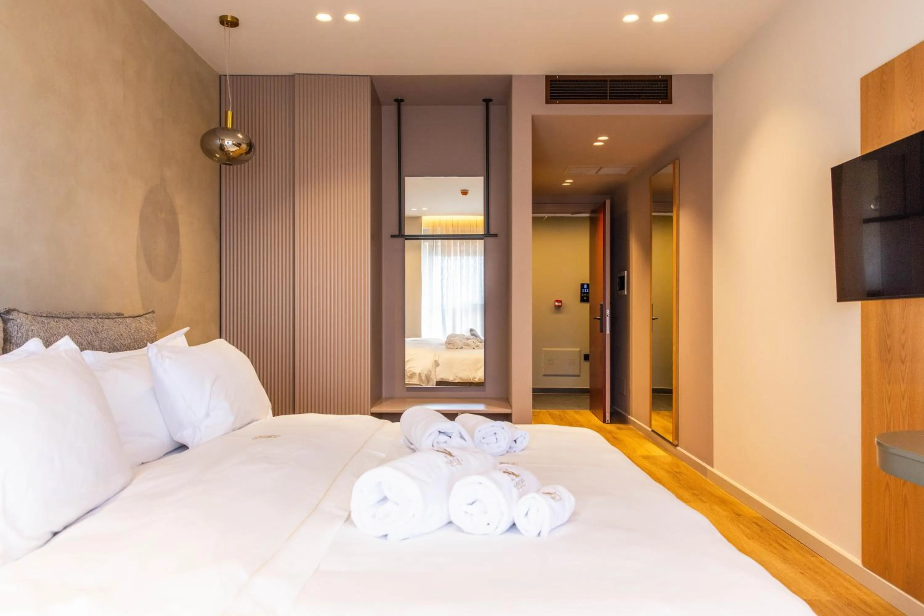 Photo of the whole room, Bed in Si Hotel Tirana