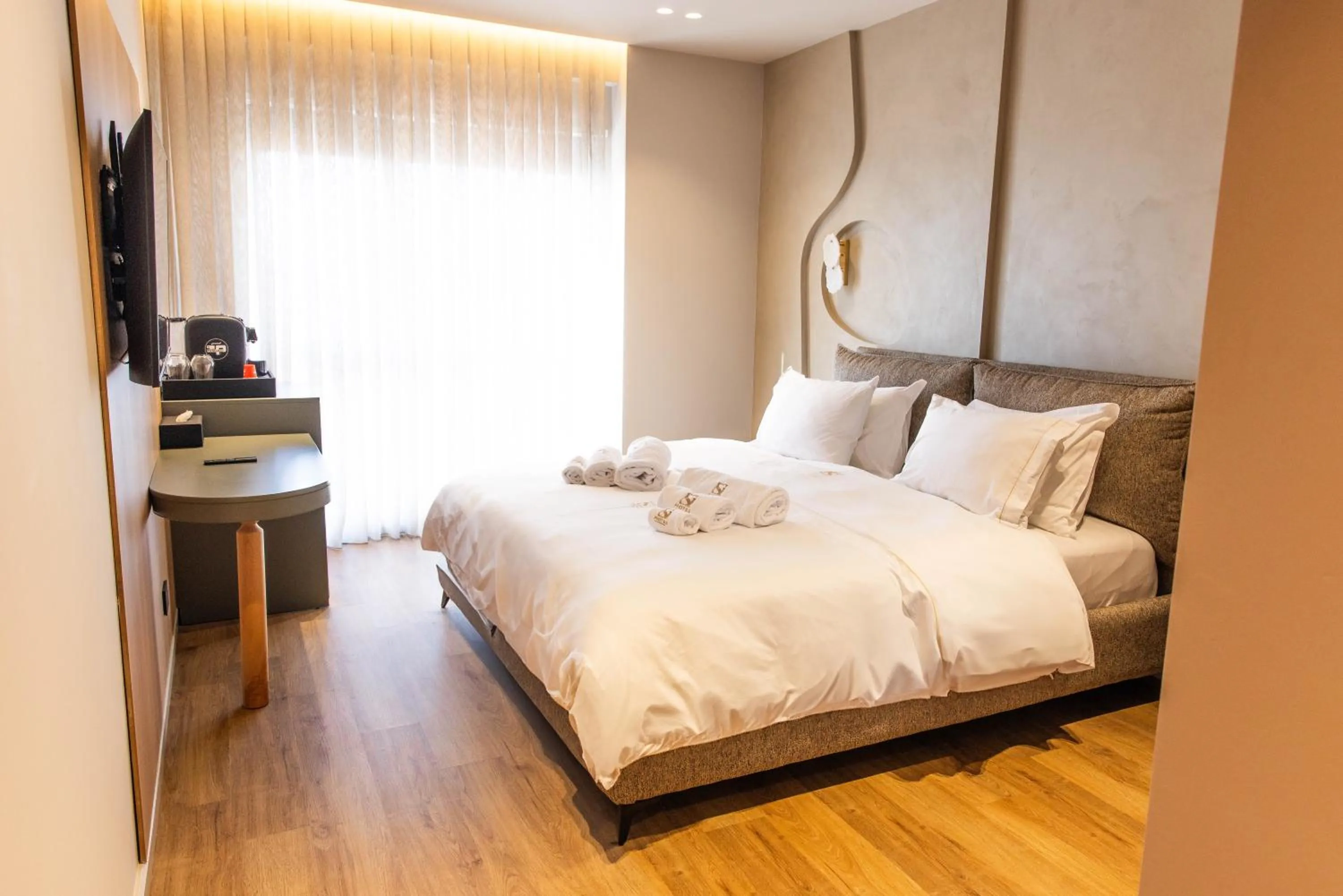 Bedroom, Bed in Si Hotel Tirana