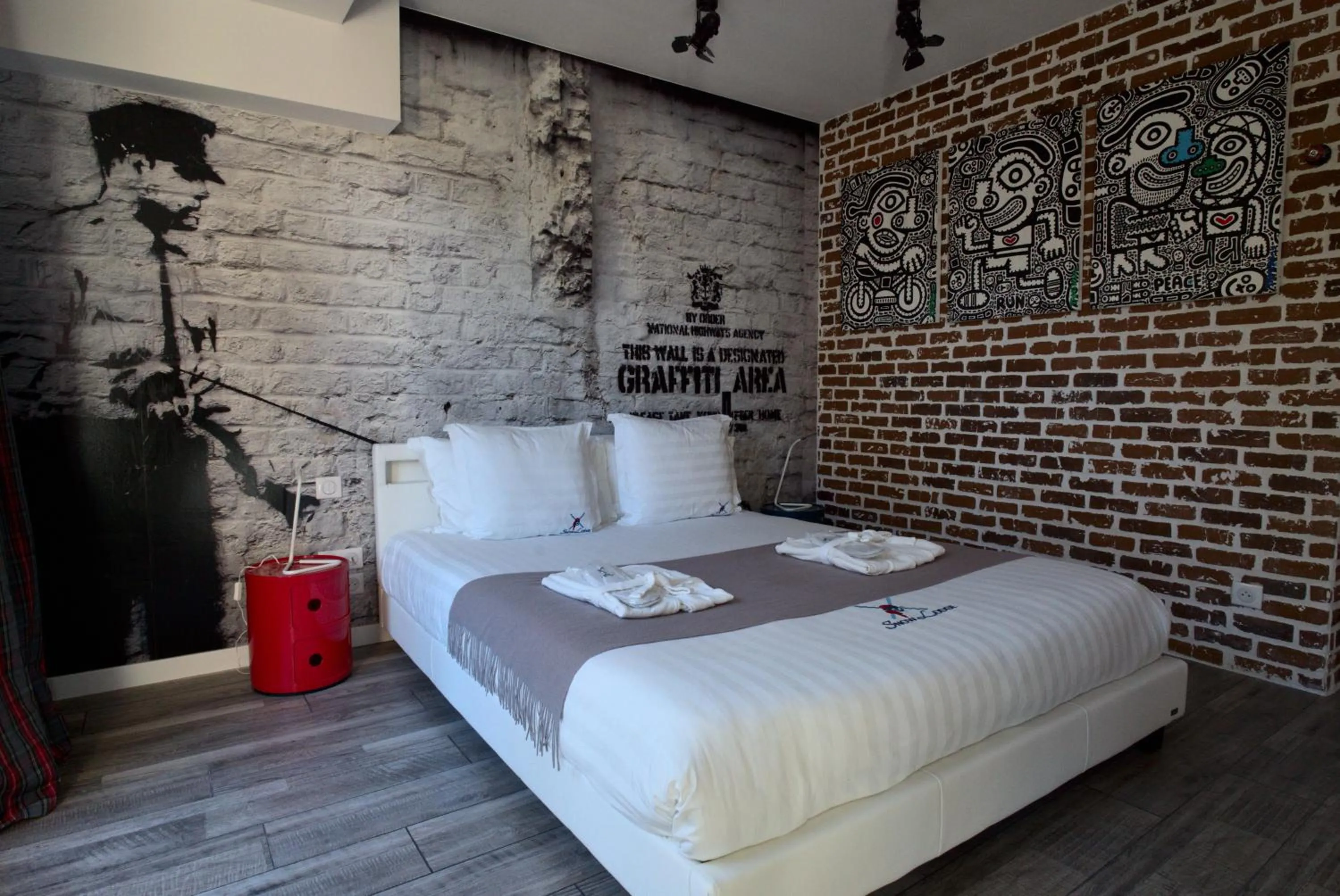 Photo of the whole room, Bed in Snow Lodge Hotel Courchevel 1850