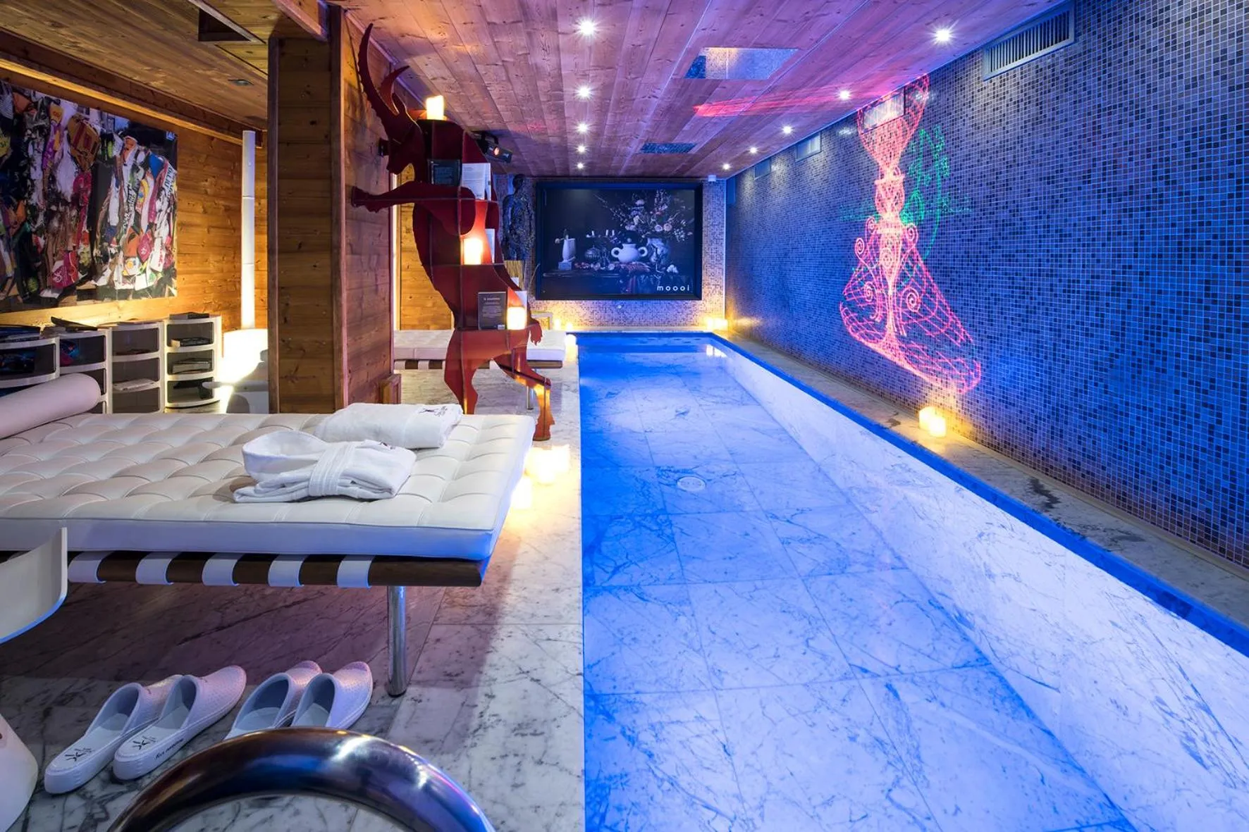 Swimming pool in Snow Lodge Hotel Courchevel 1850