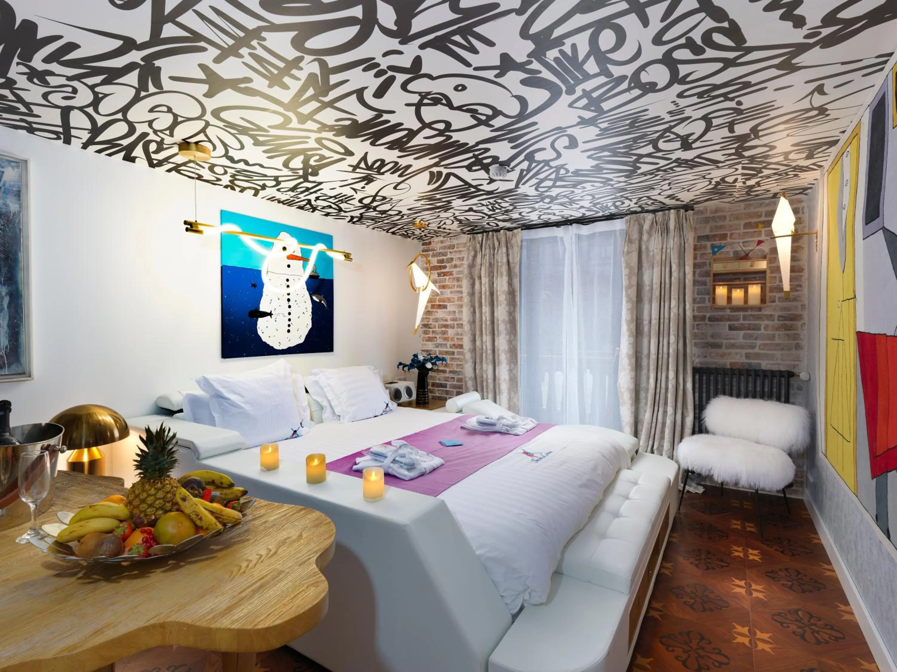 Photo of the whole room, Bed in Snow Lodge Hotel Courchevel 1850