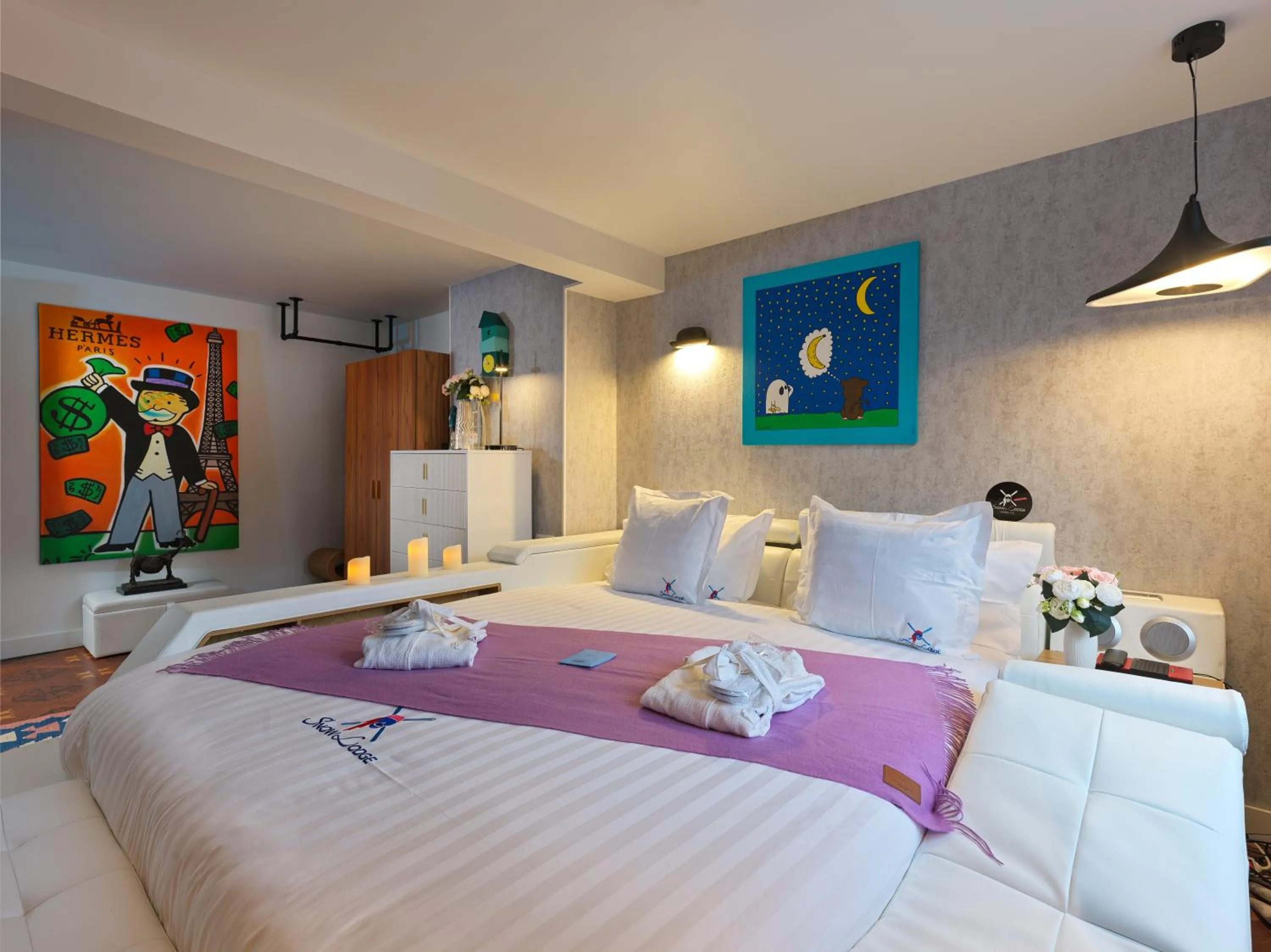 Photo of the whole room, Bed in Snow Lodge Hotel Courchevel 1850