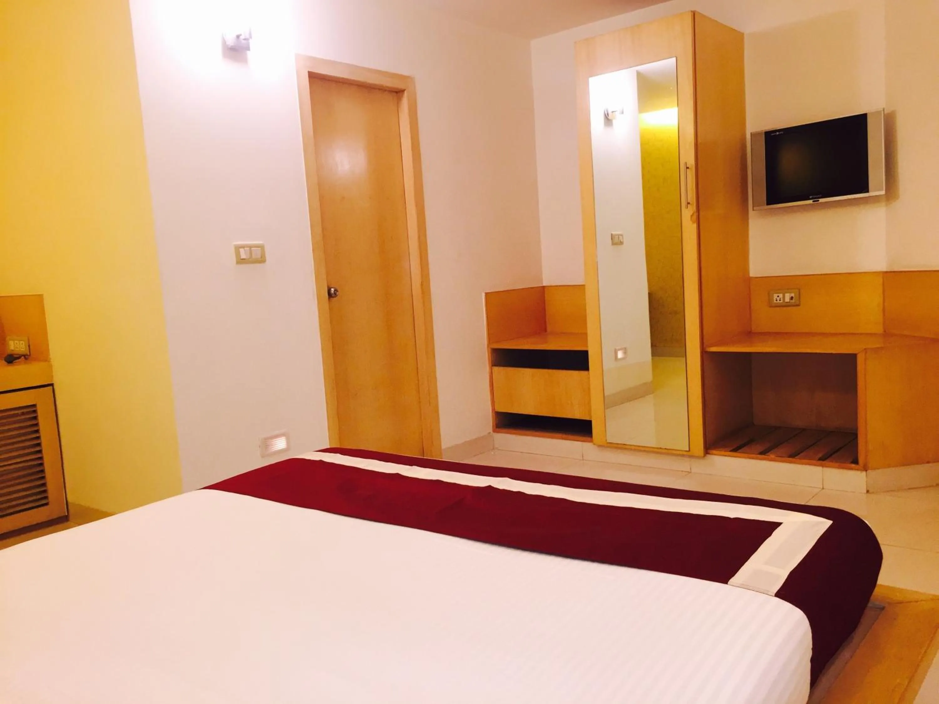 Photo of the whole room, Bed in Octave Hotel & Spa - Marathahalli