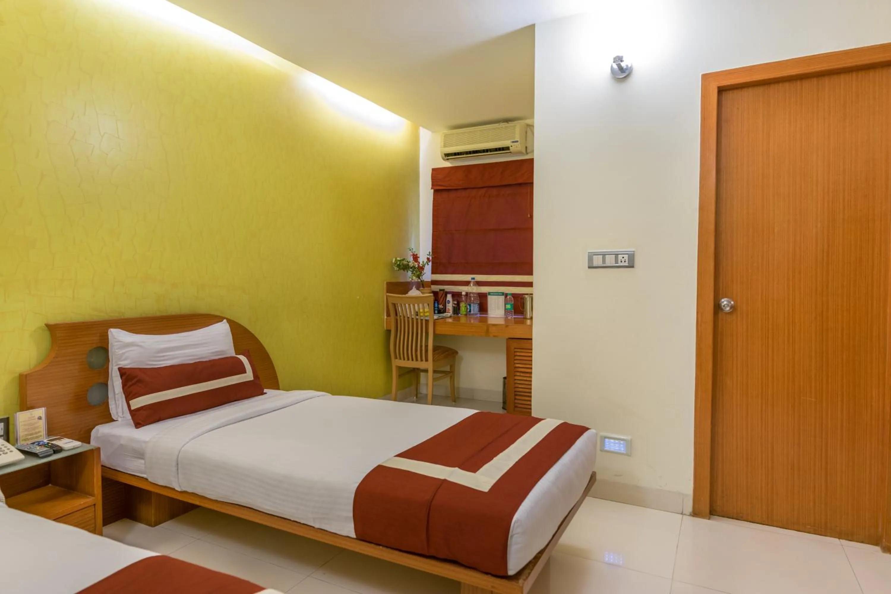 Photo of the whole room, Bed in Octave Hotel & Spa - Marathahalli
