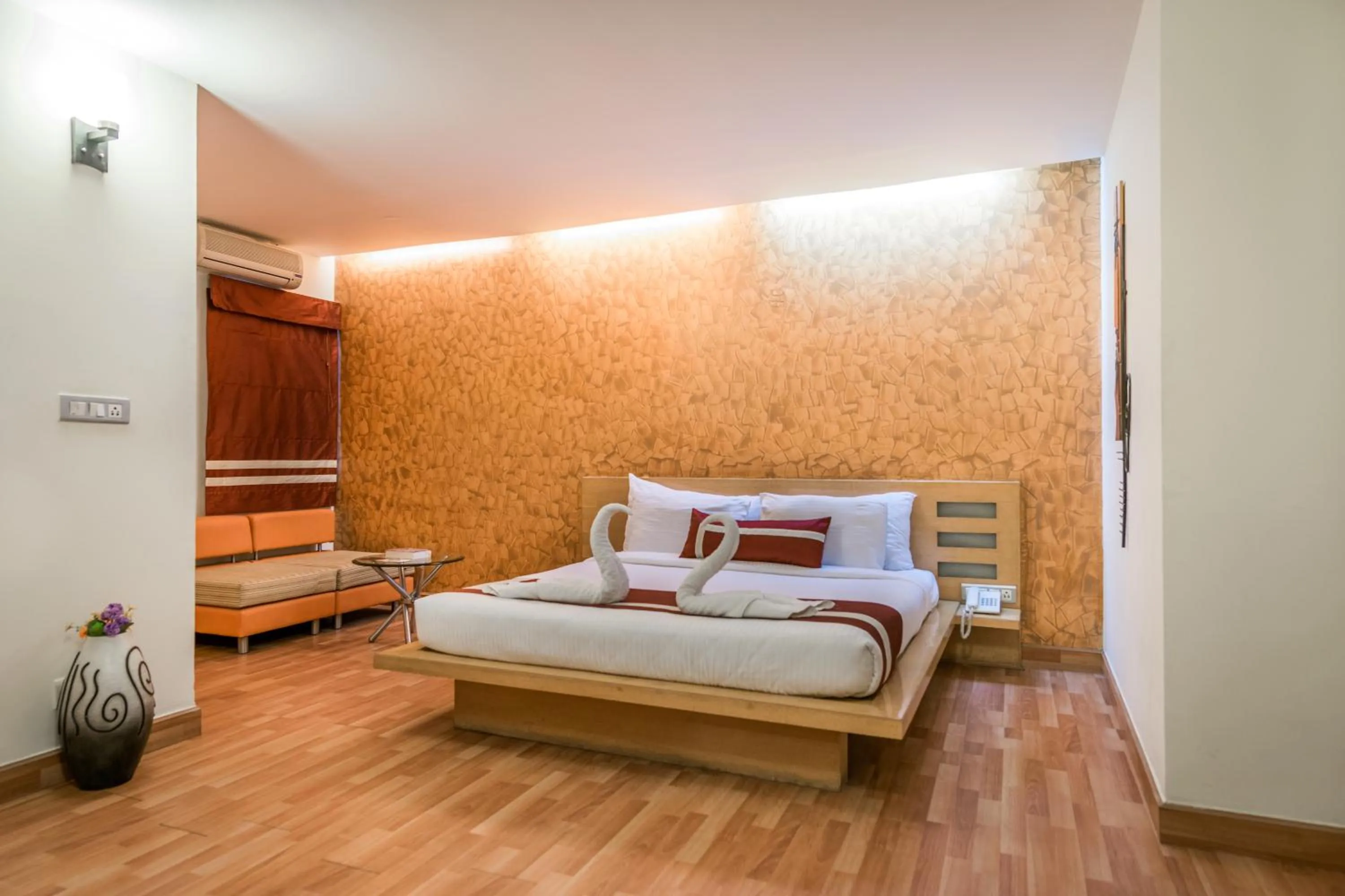 Photo of the whole room, Bed in Octave Hotel & Spa - Marathahalli