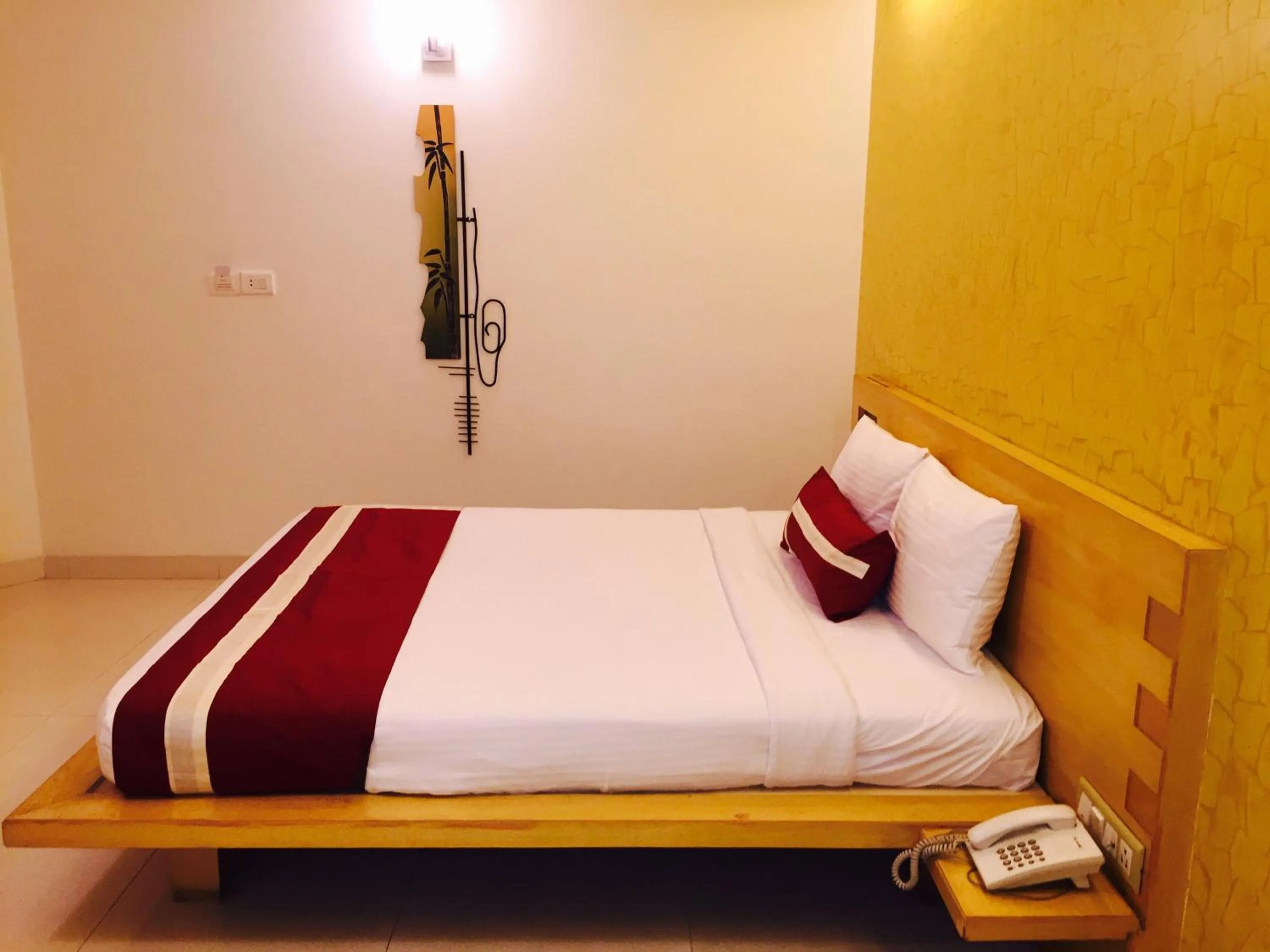 Photo of the whole room, Bed in Octave Hotel & Spa - Marathahalli