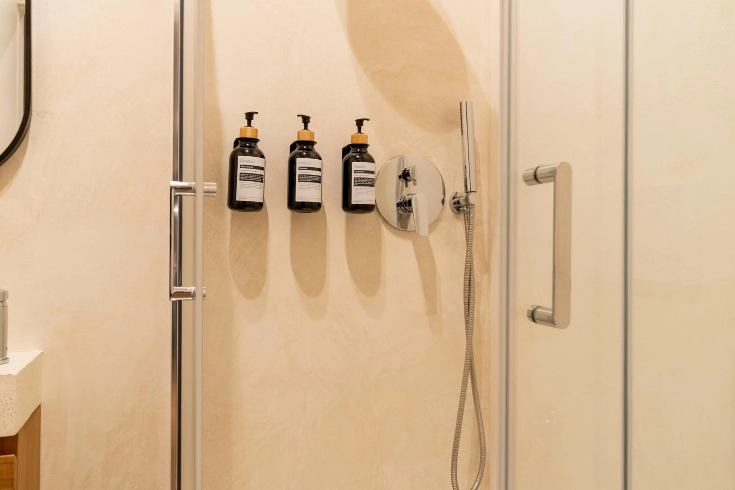 Shower in Cunabu Morosini