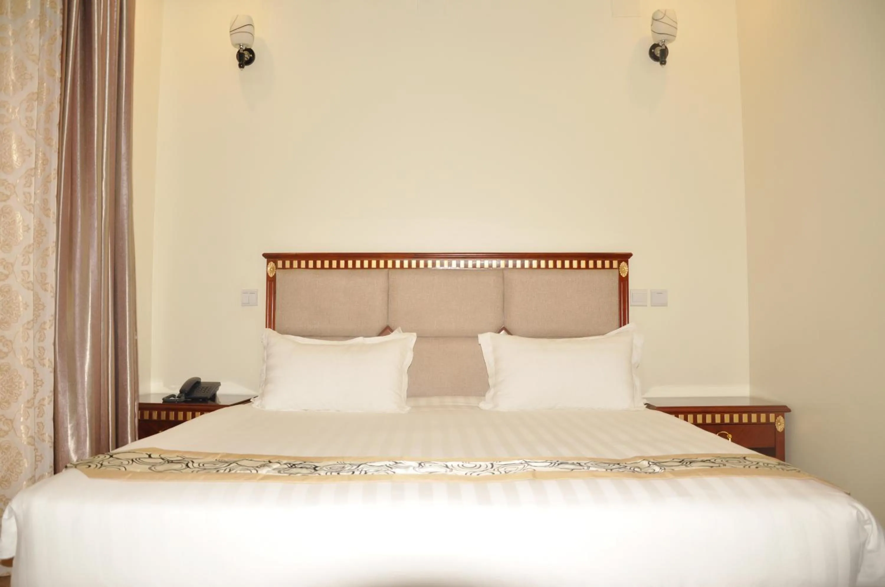 Bedroom, Bed in Great Seasons Hotel