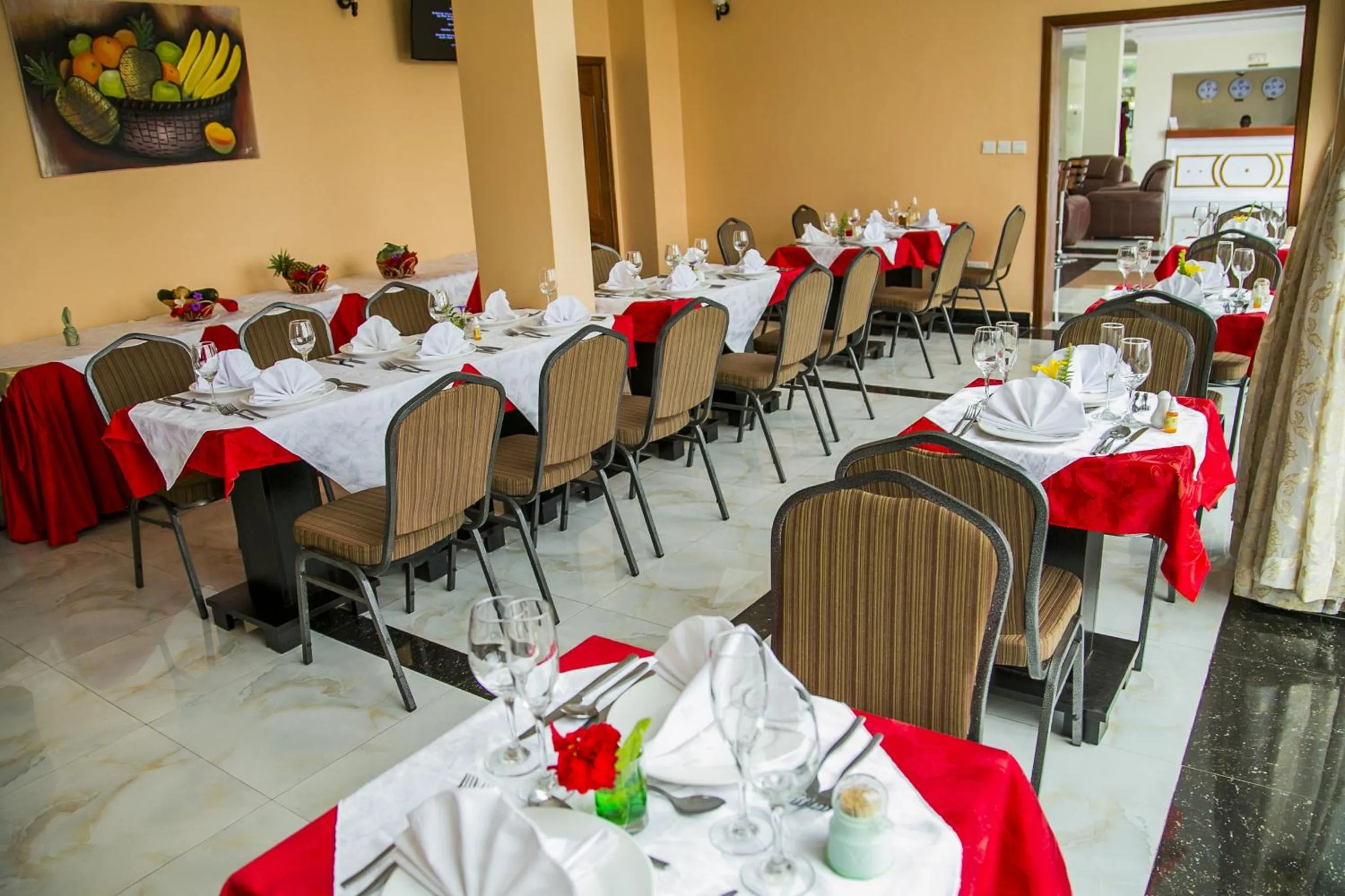 Restaurant/Places to Eat in Great Seasons Hotel