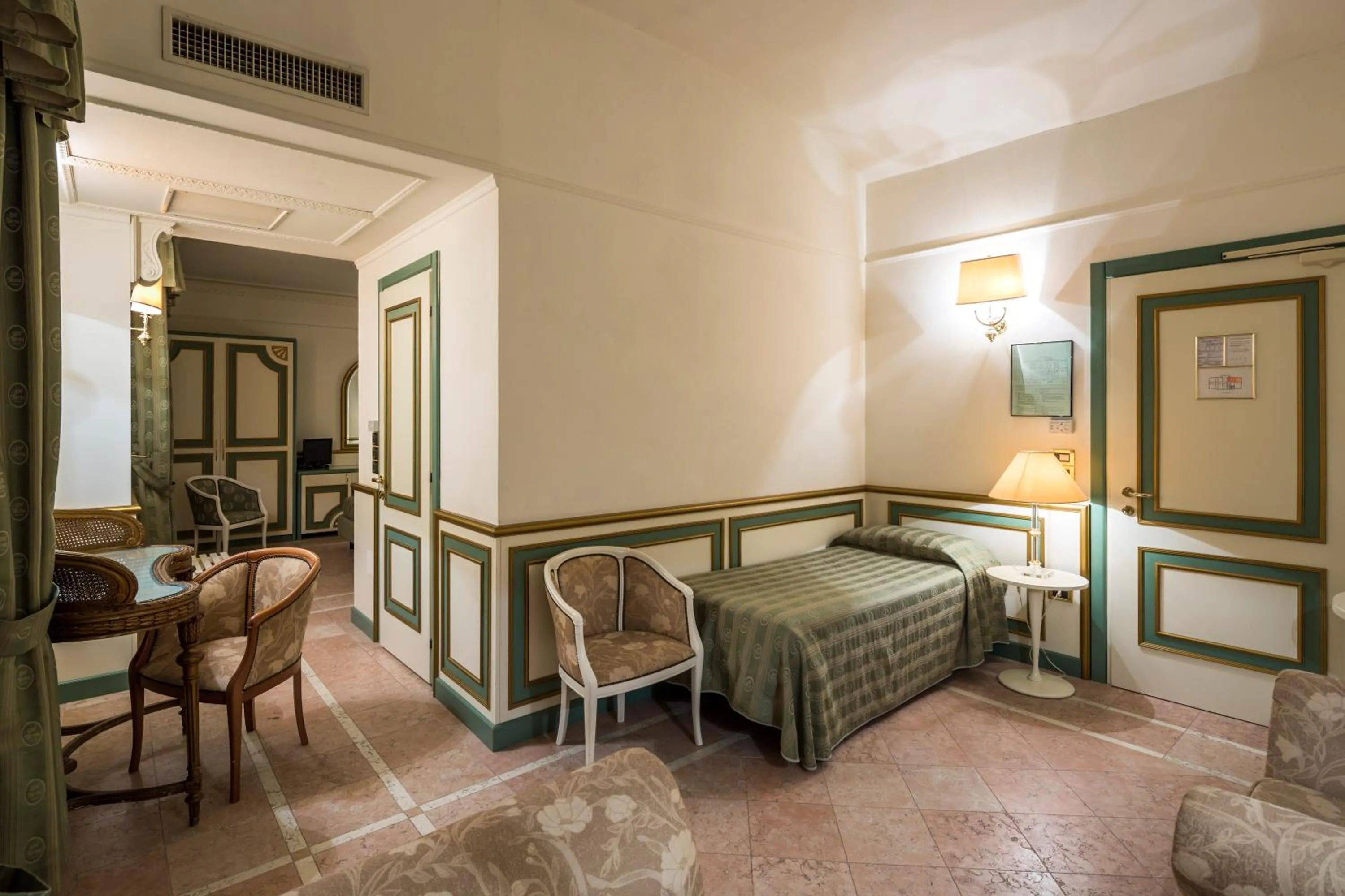 Photo of the whole room, Bed in Grand Hotel Terme