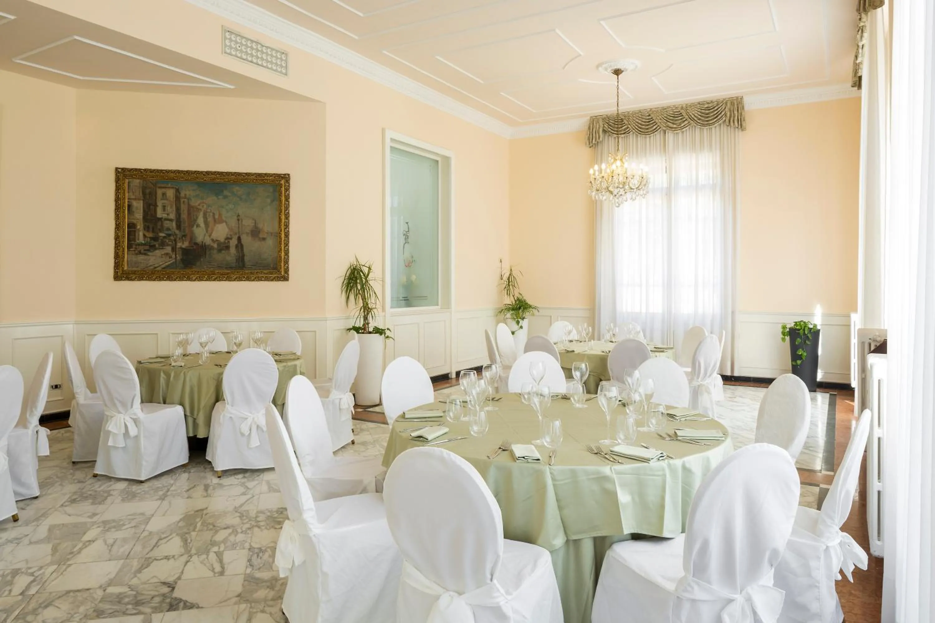 Restaurant/places to eat in Grand Hotel Terme