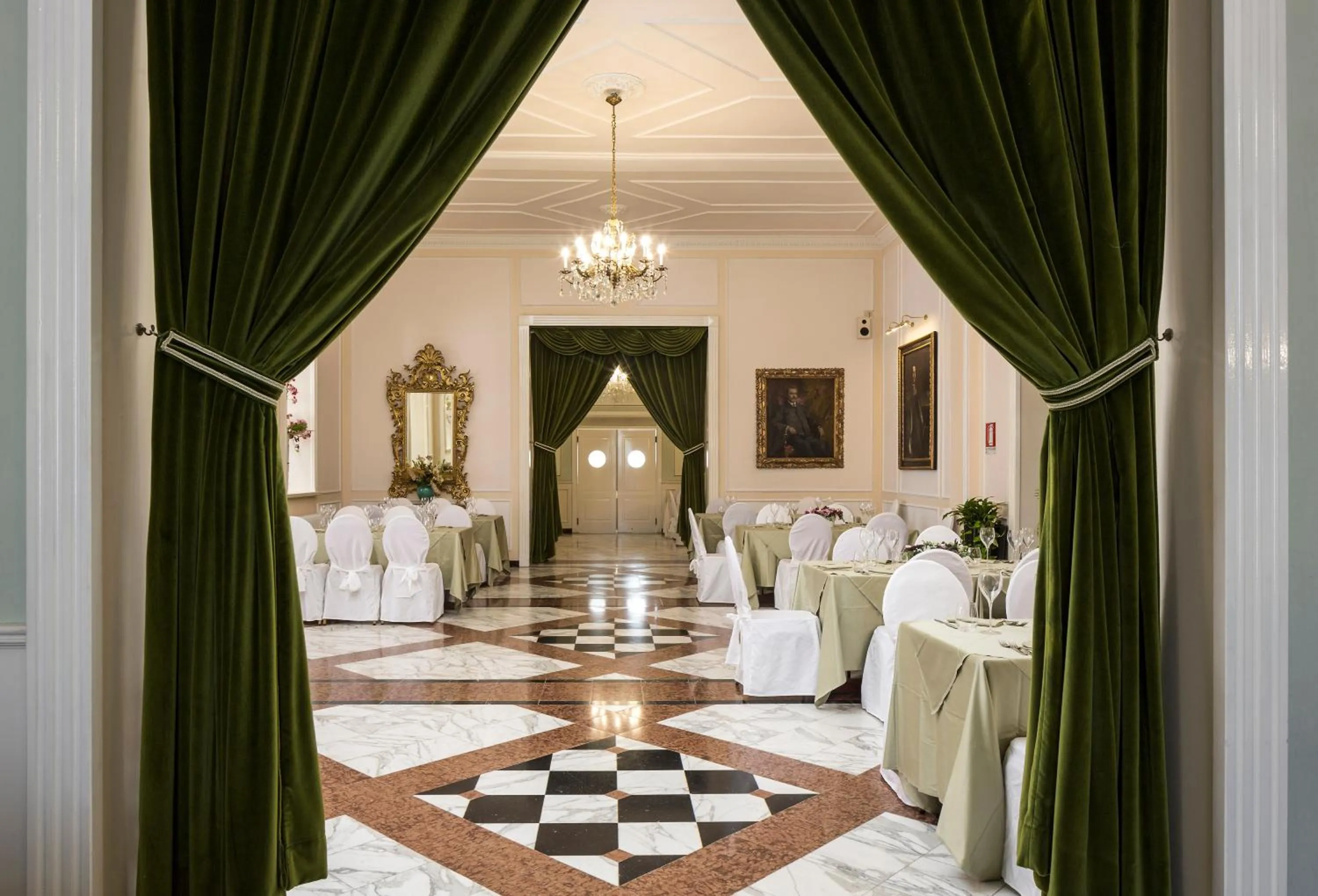 Restaurant/places to eat in Grand Hotel Terme
