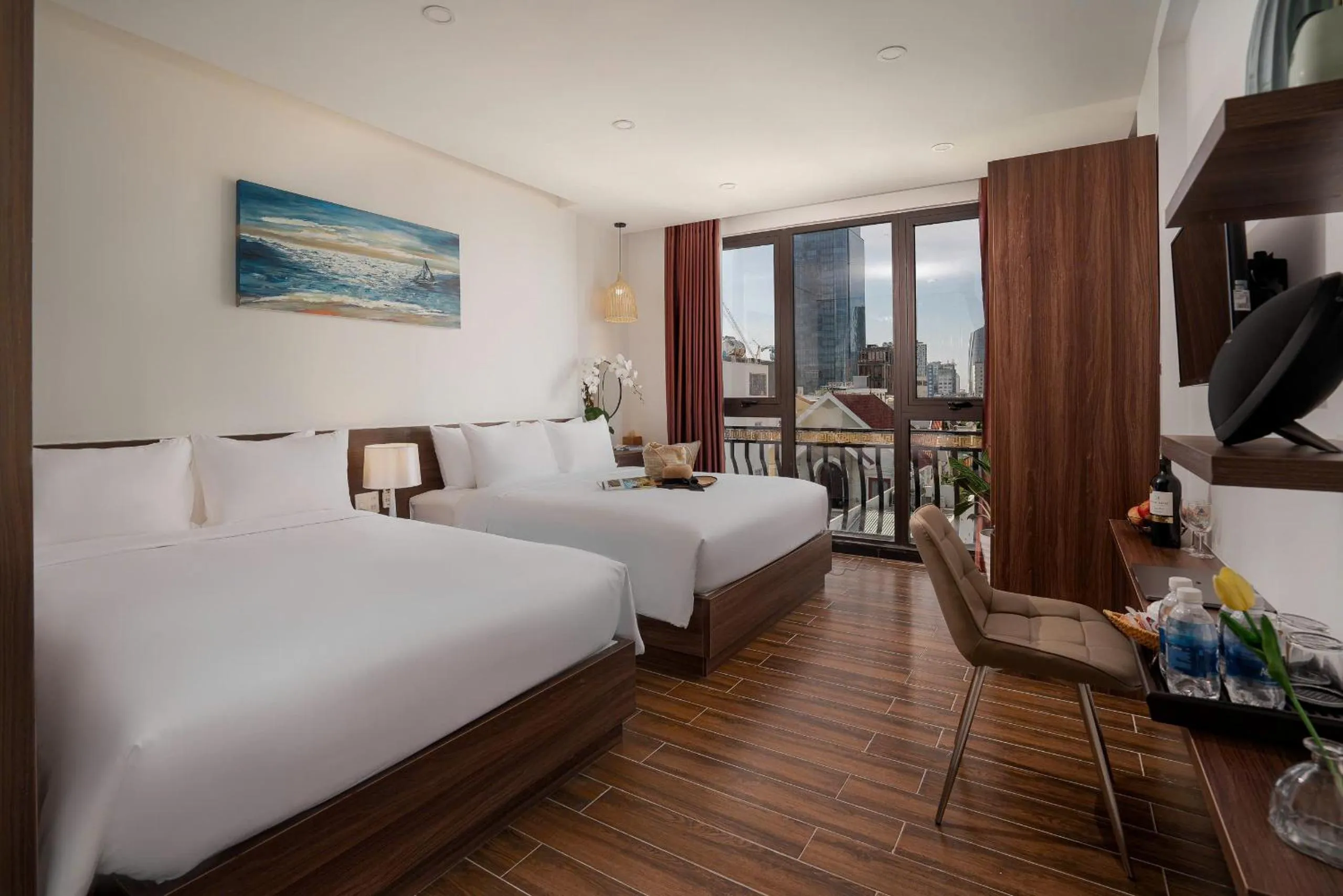 Photo of the whole room, Bed in Dragon View Riverside Hotel by Haviland