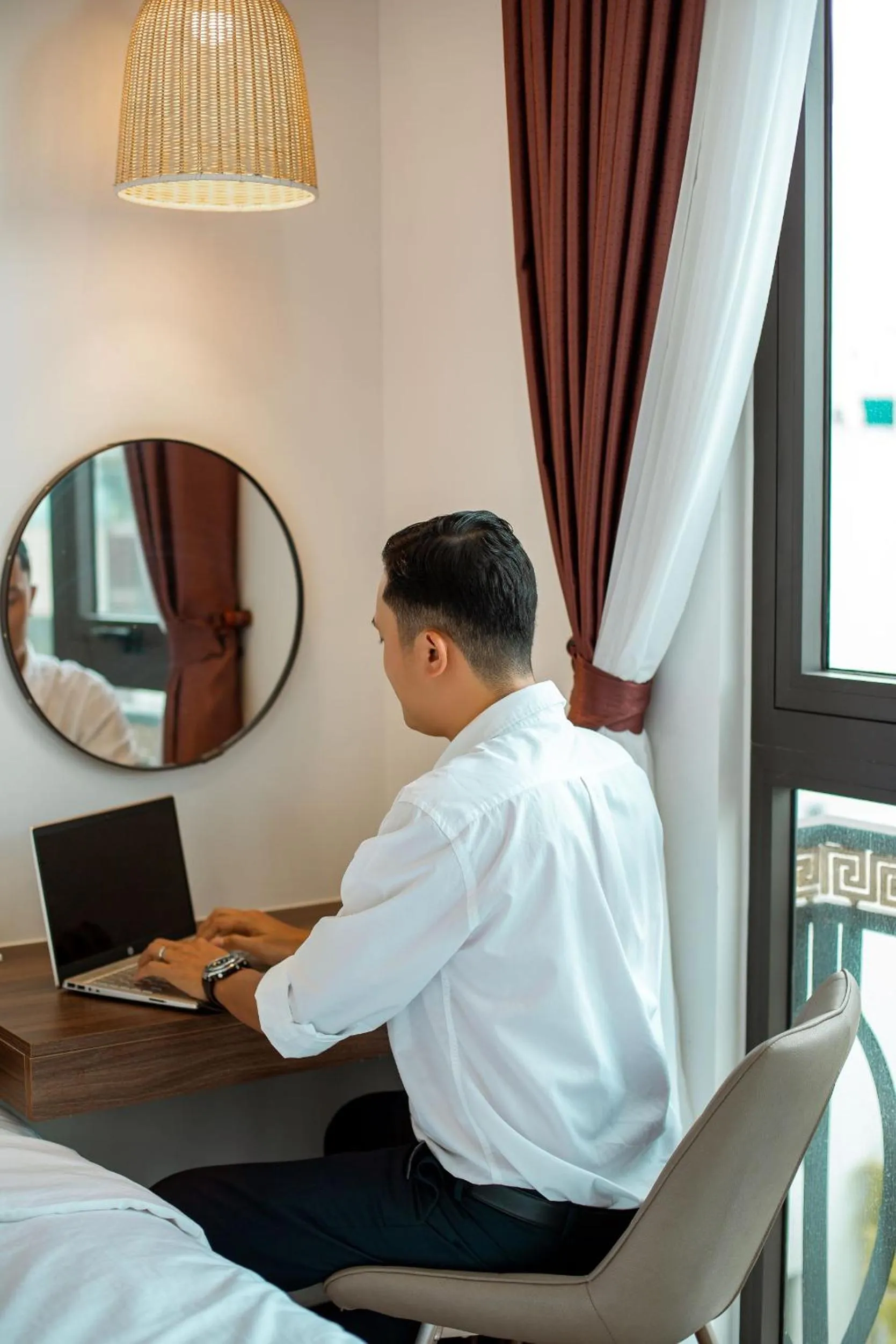 Guests in Dragon View Riverside Hotel by Haviland