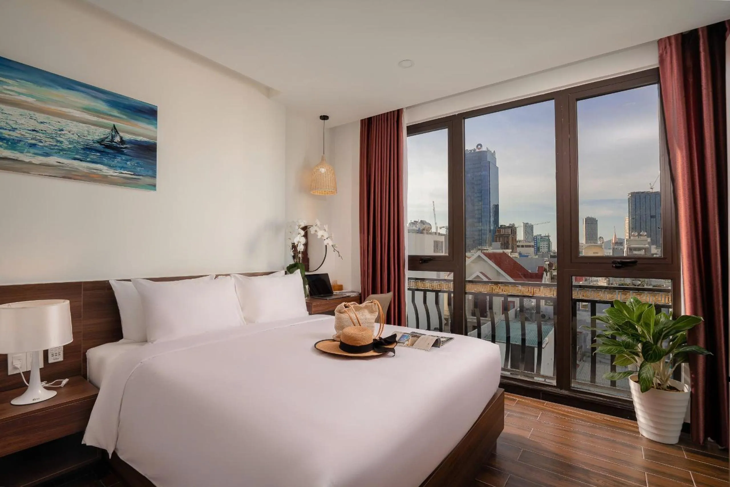 Photo of the whole room, Bed in Dragon View Riverside Hotel by Haviland