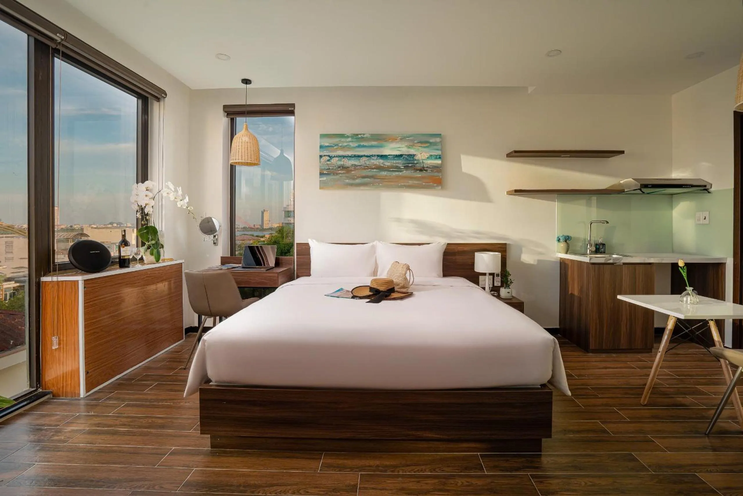 Bedroom, Bed in Dragon View Riverside Hotel by Haviland