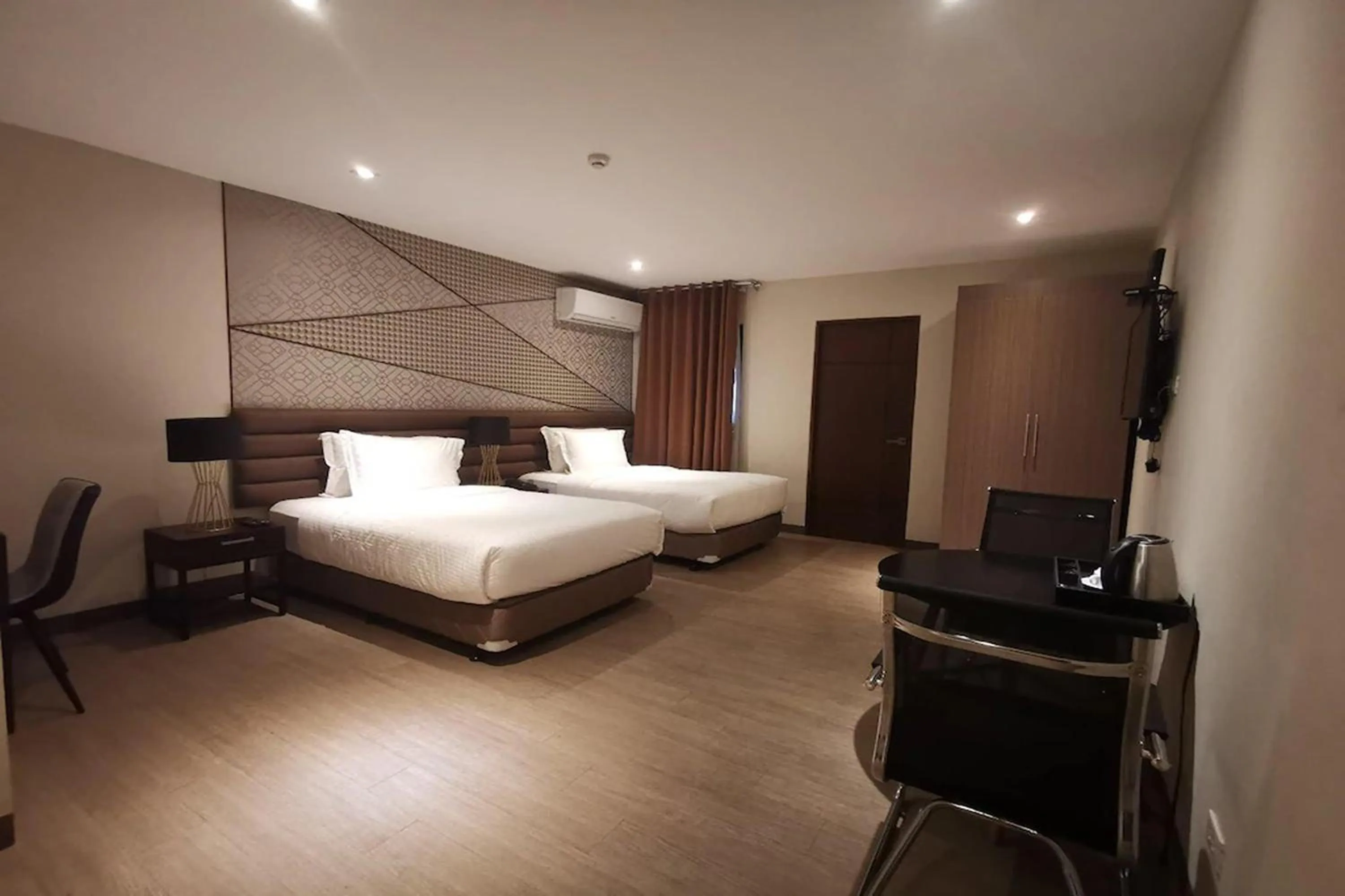 Bed in Maxx Hotel Ortigas