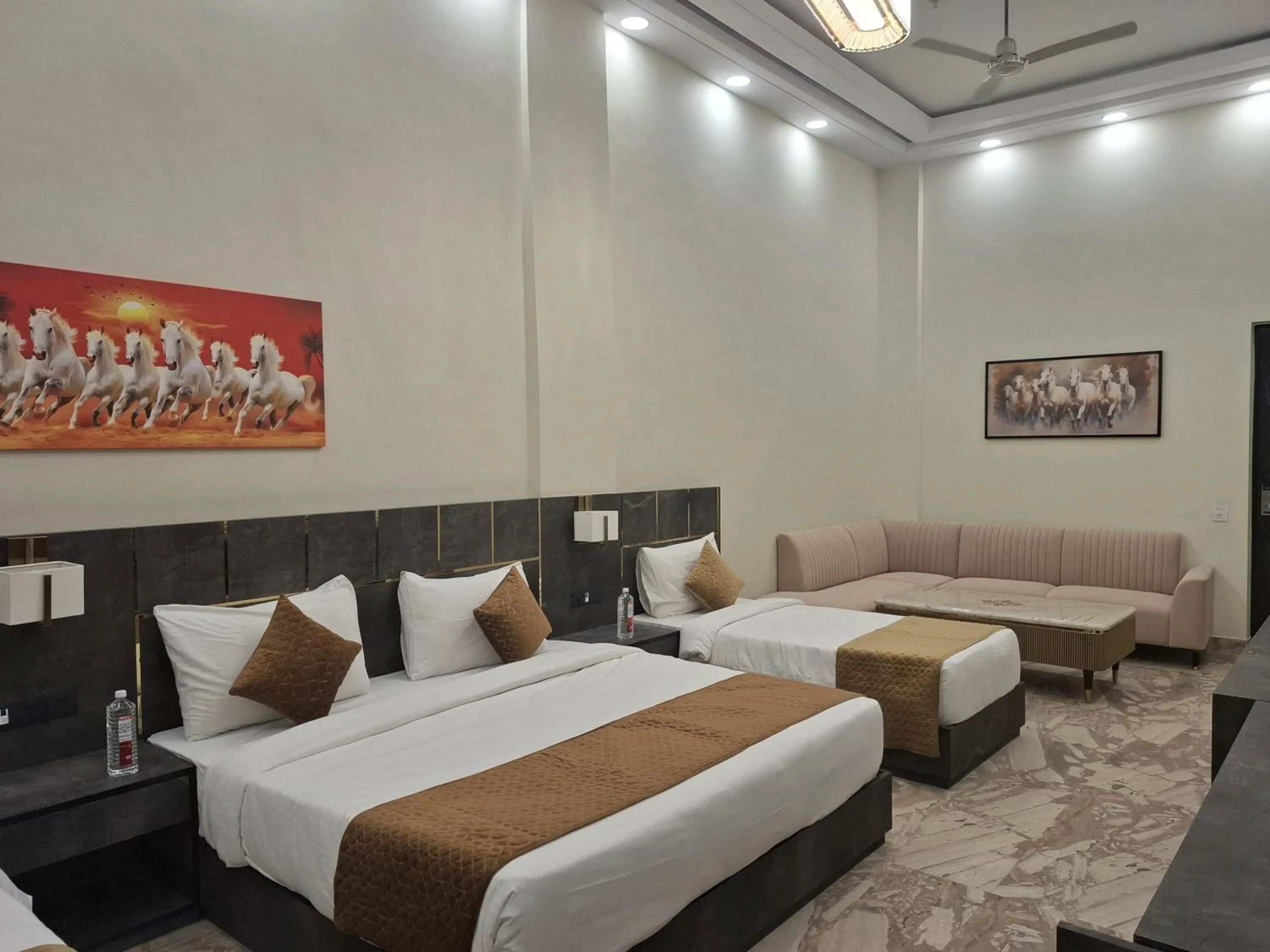 Seating area, Bed in ShriGo Hotel Banaras