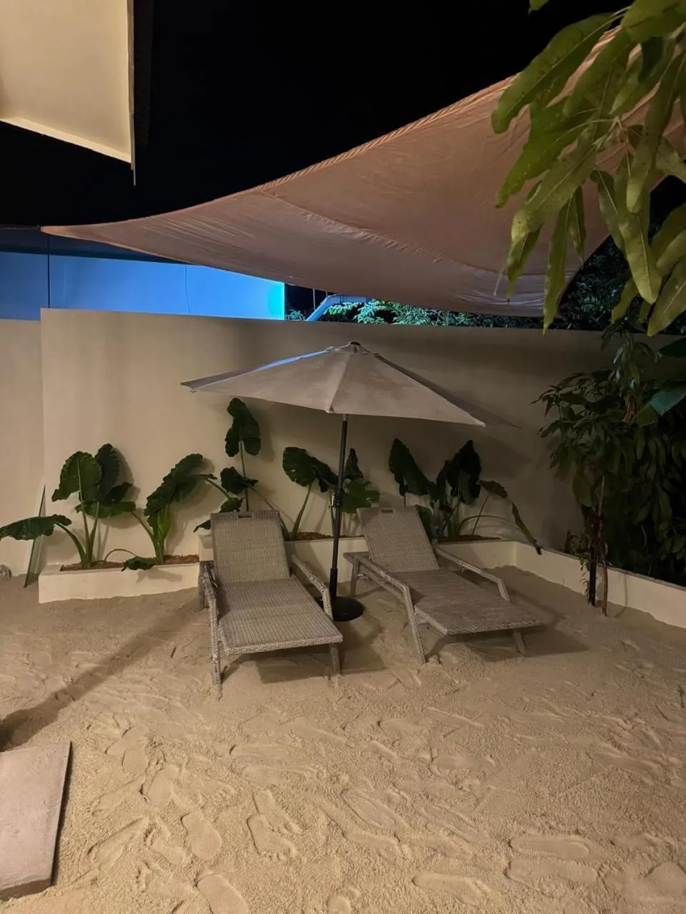 Seating area in Rattehi Inn at Rakeedhoo