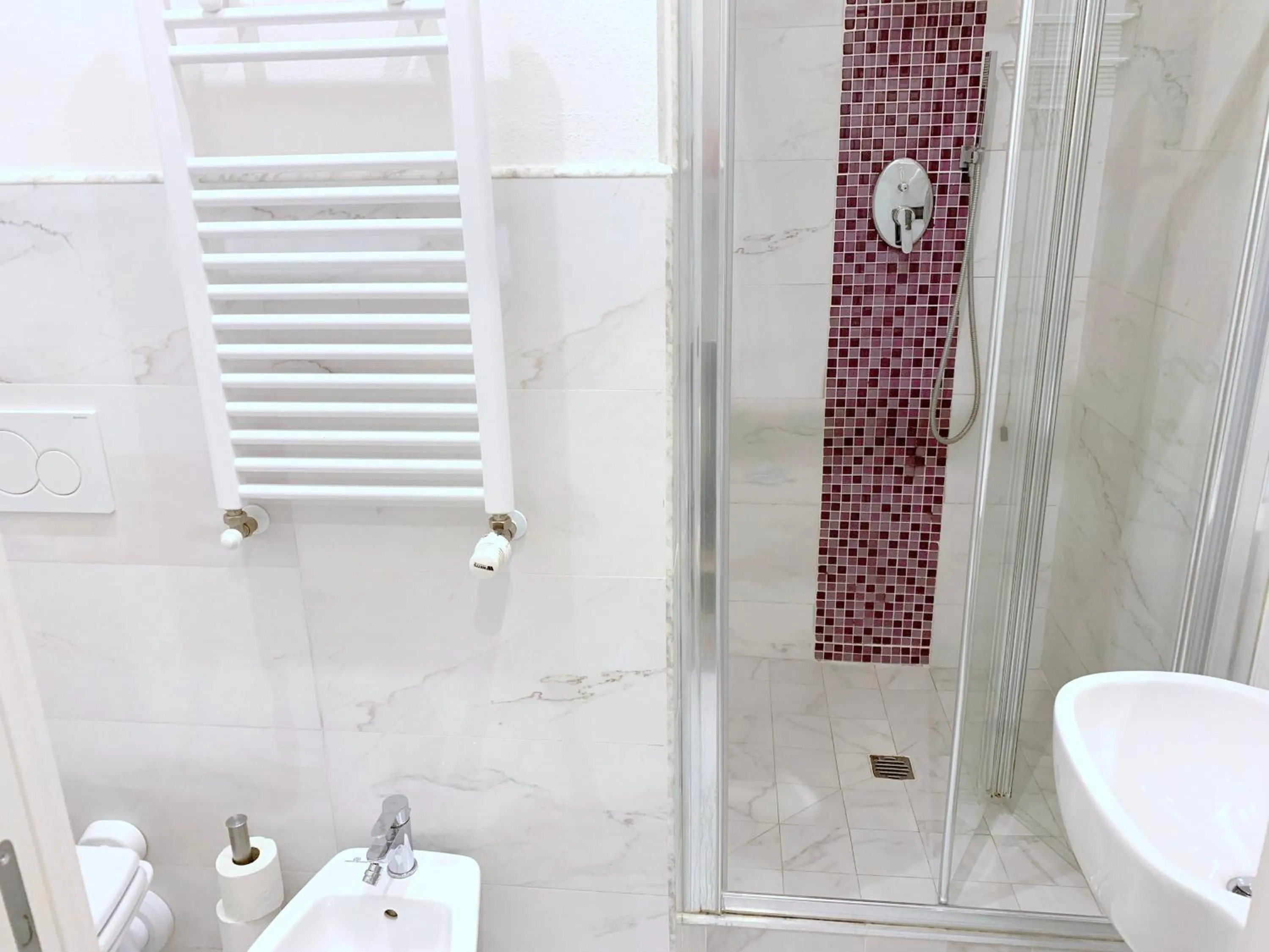 Shower in Hotel Luxor Florence