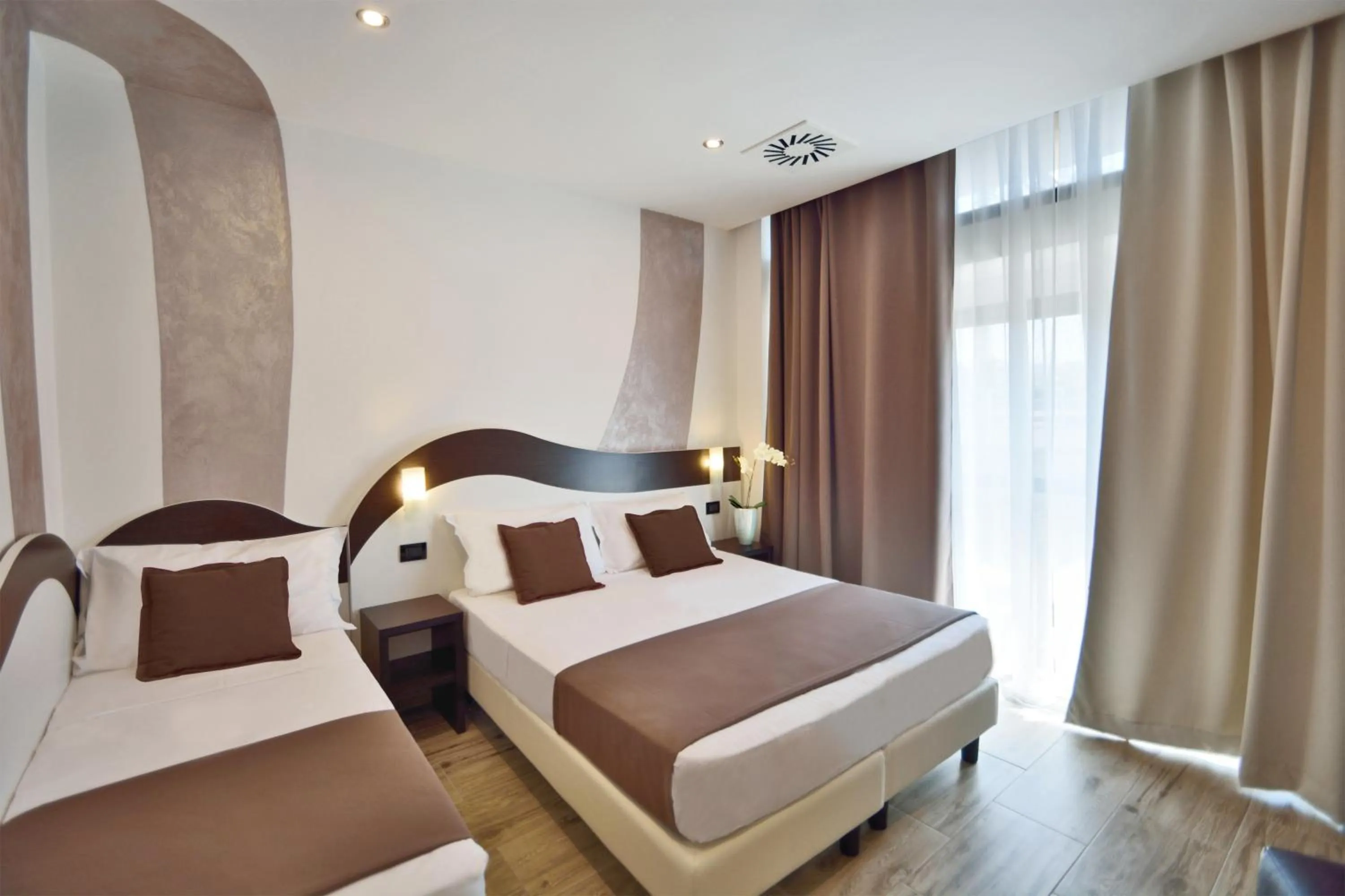 Bed in Hotel Luxor Florence