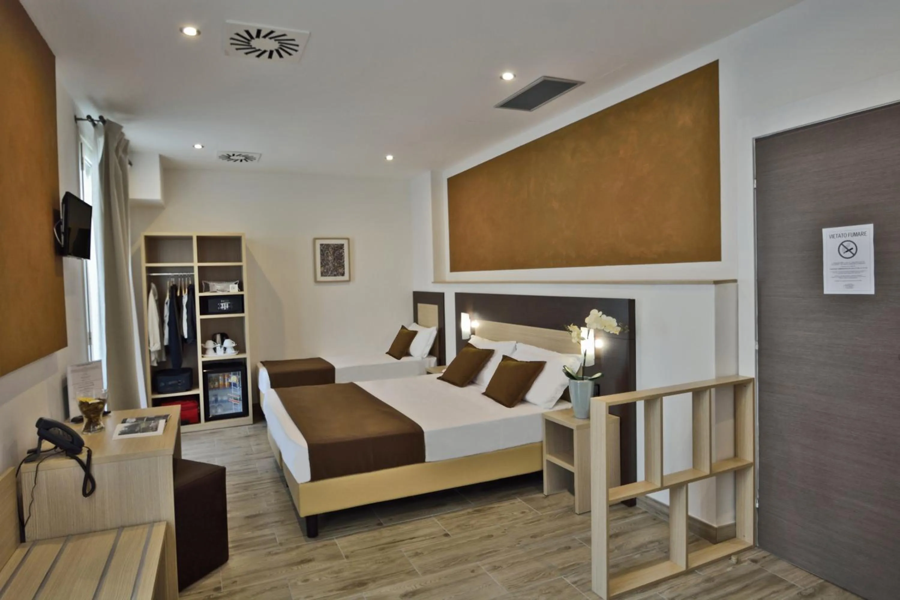 Bed in Hotel Luxor Florence