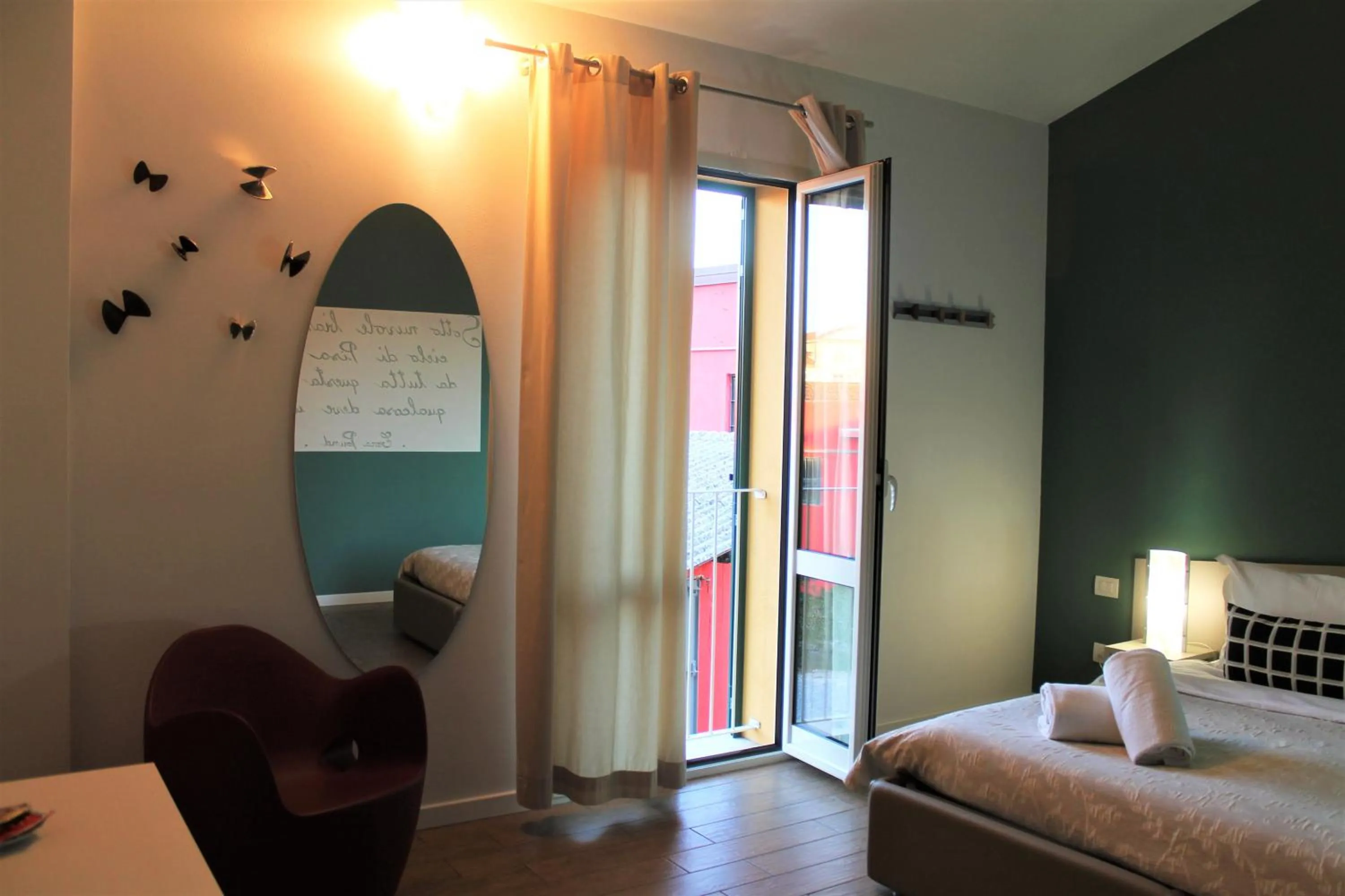 Decorative detail, Bed in Vele Storiche Pisane - free private parking