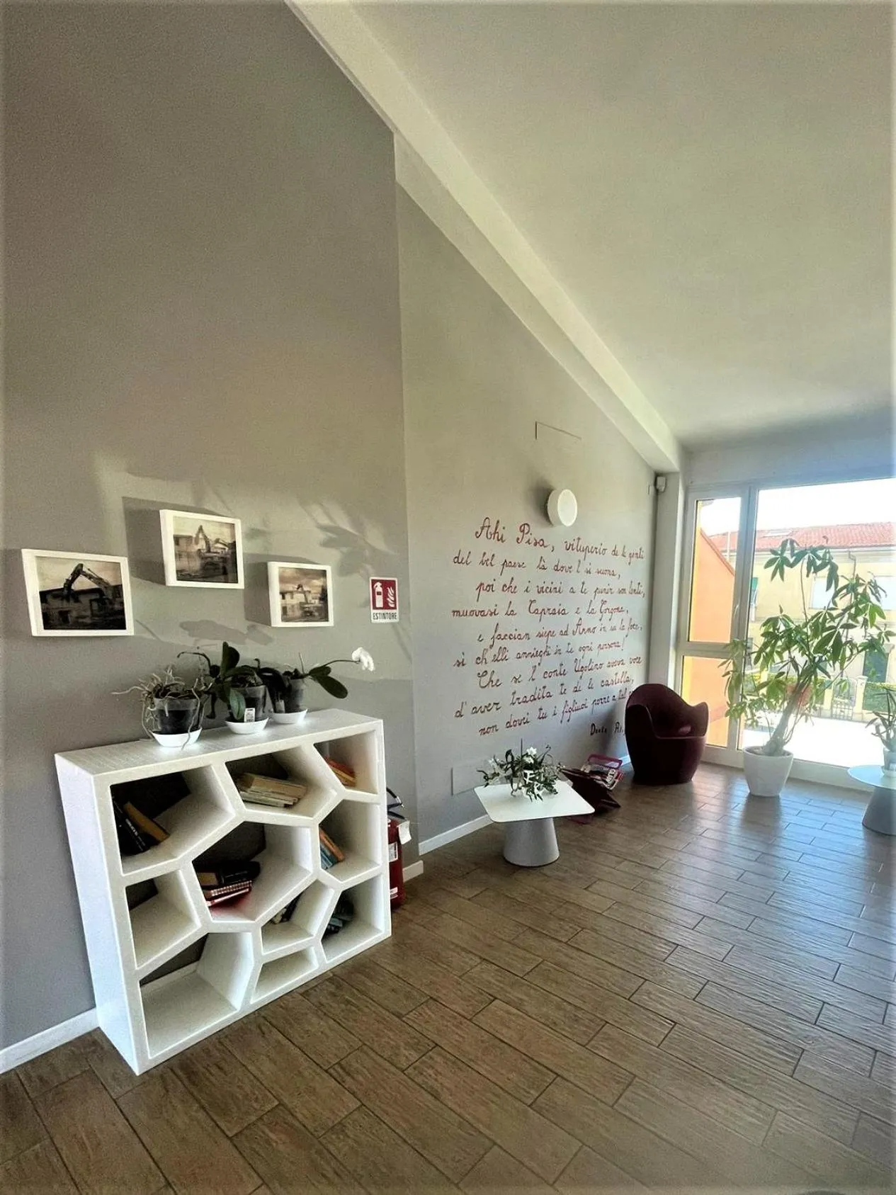 Decorative detail in Vele Storiche Pisane - free private parking