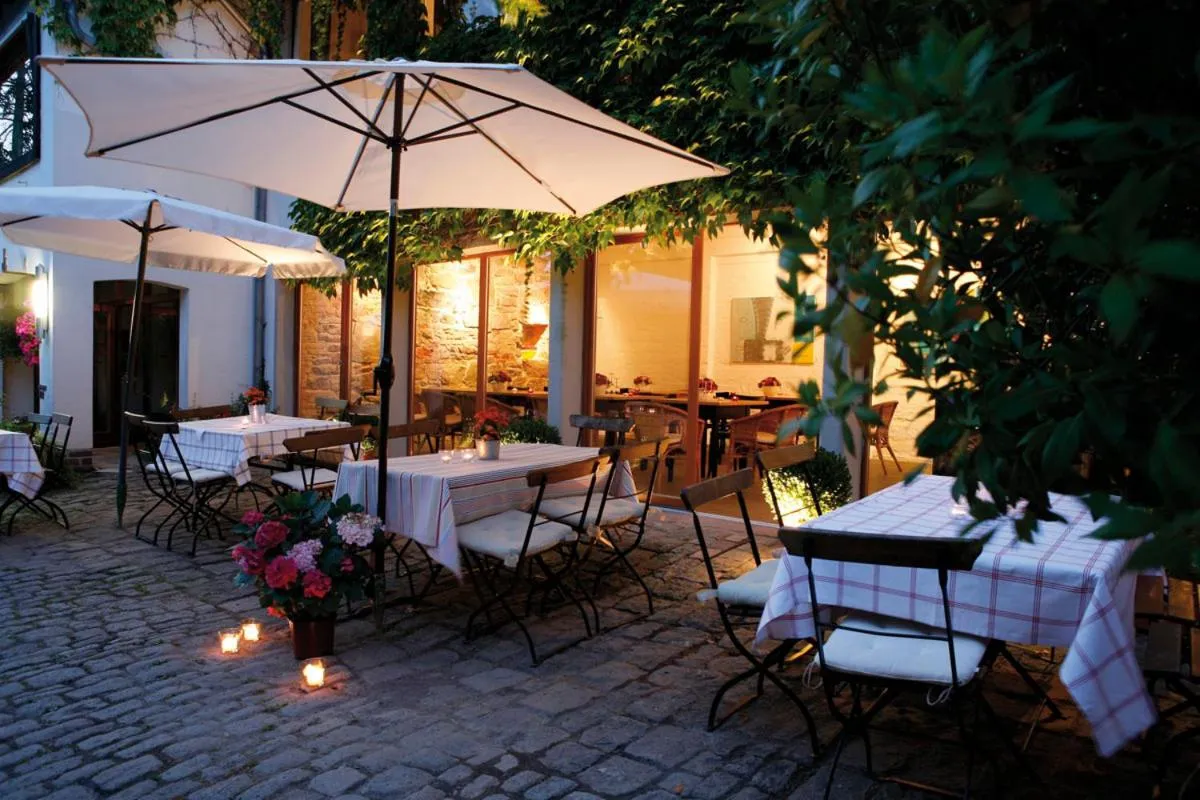 Property building in Hotel Schlafschön