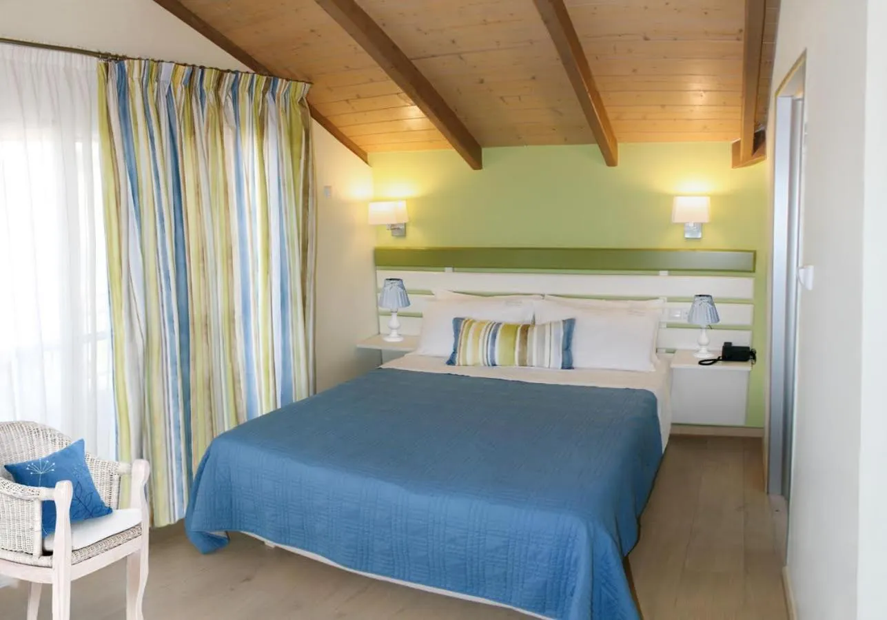 Photo of the whole room, Bed in WhiteSands Beach Resort