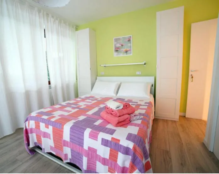 Bedroom, Bed in B&B Villino Giovanna Wi-Fi AC Prima fila mare Pineta