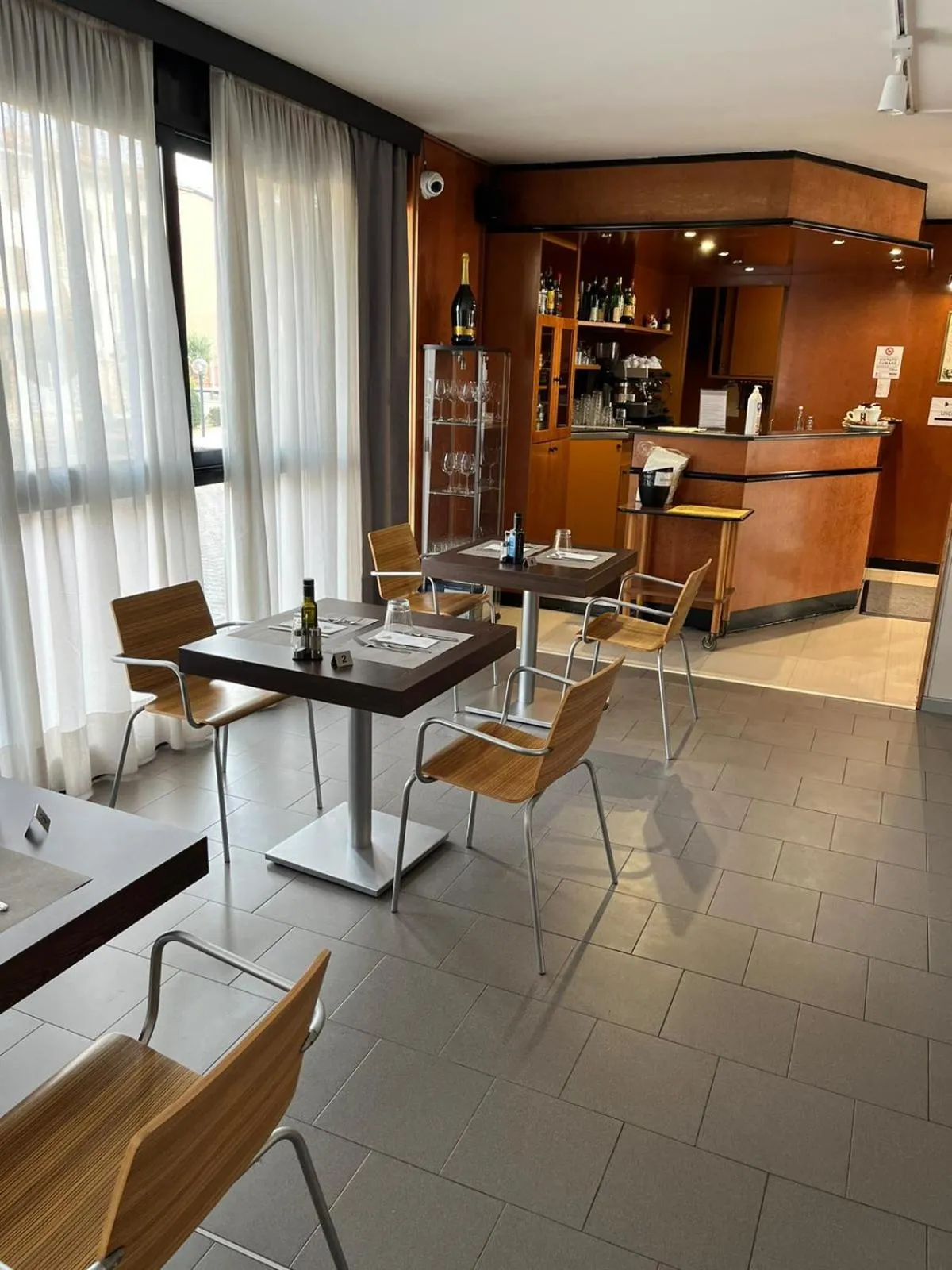 Restaurant/places to eat in Ilga Hotel