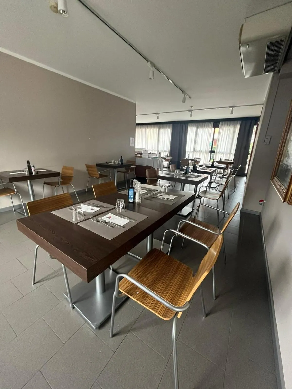 Restaurant/places to eat in Ilga Hotel