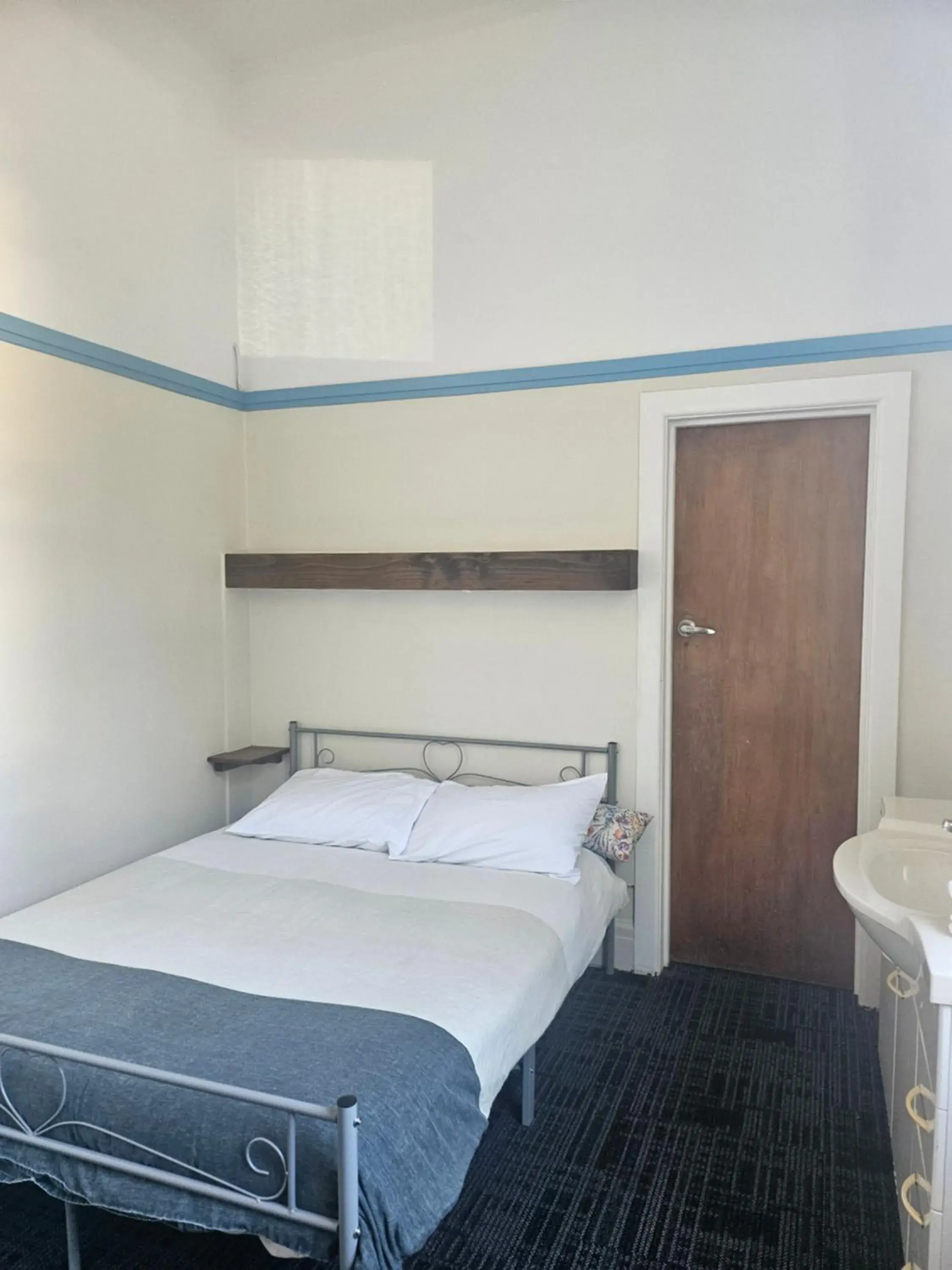 Double Room with Private Bathroom in Toad Hall Accommodation Double Room with Private Bathroom in Toad Hall Accommodation