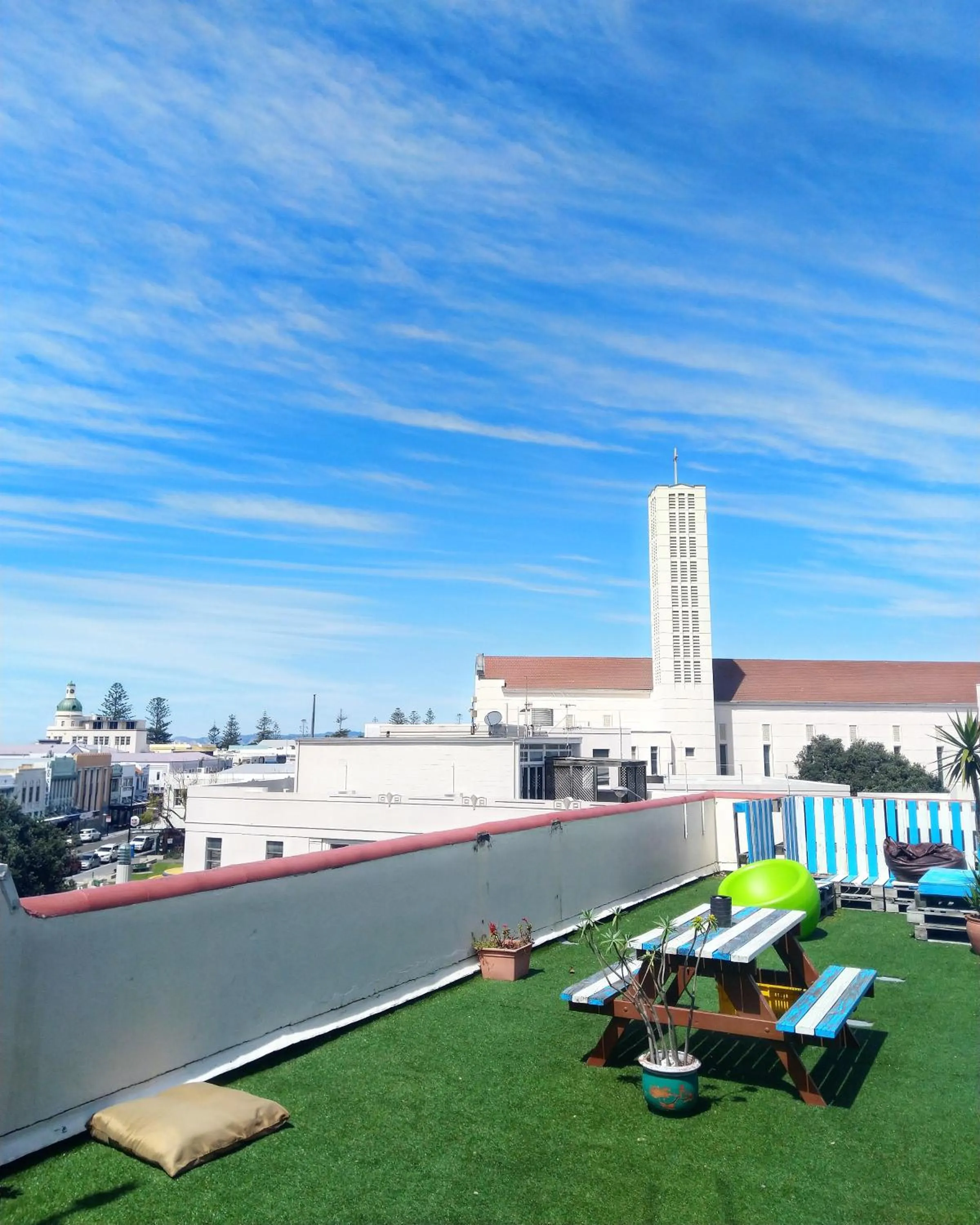 BBQ facilities in Crashpalace Napier